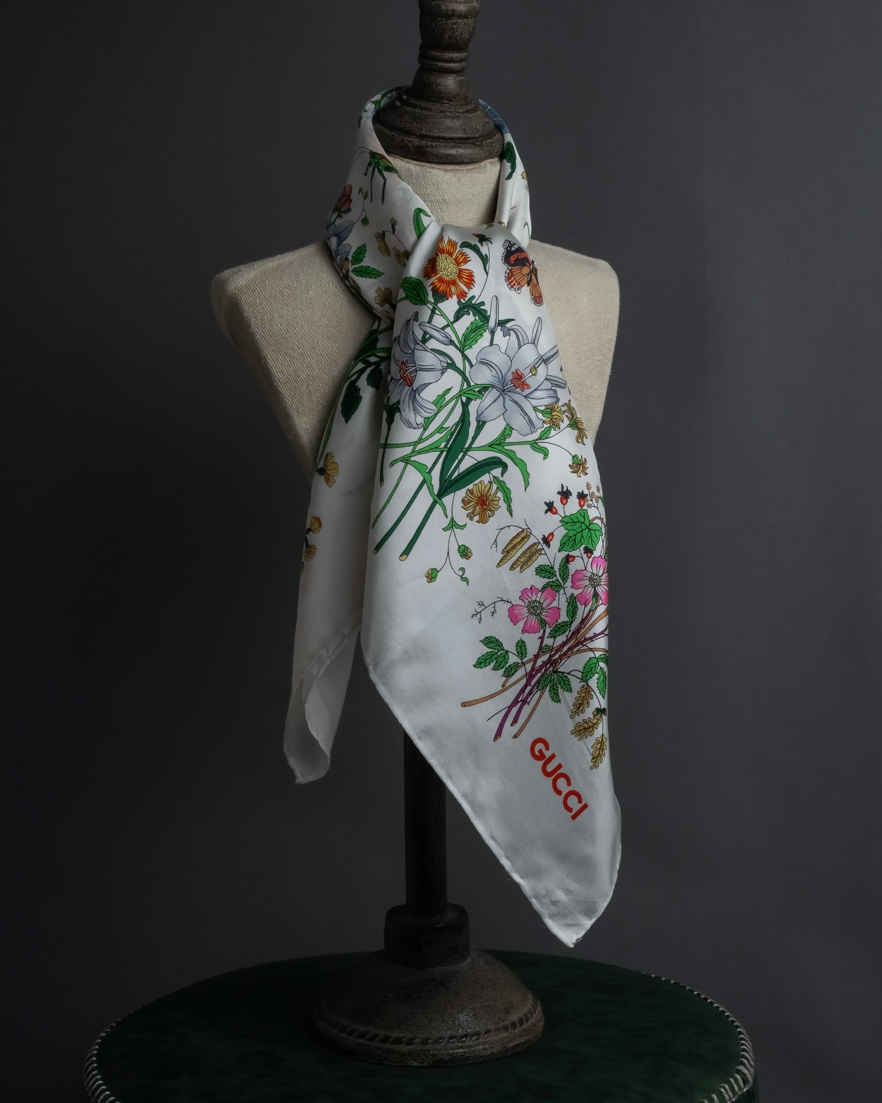 【極美品】Gucci フローラ柄　シルク100%スカーフ ホワイト GUCCI (グッチ) - フローラ モチーフ シルク スカーフ - ホワイト - 80