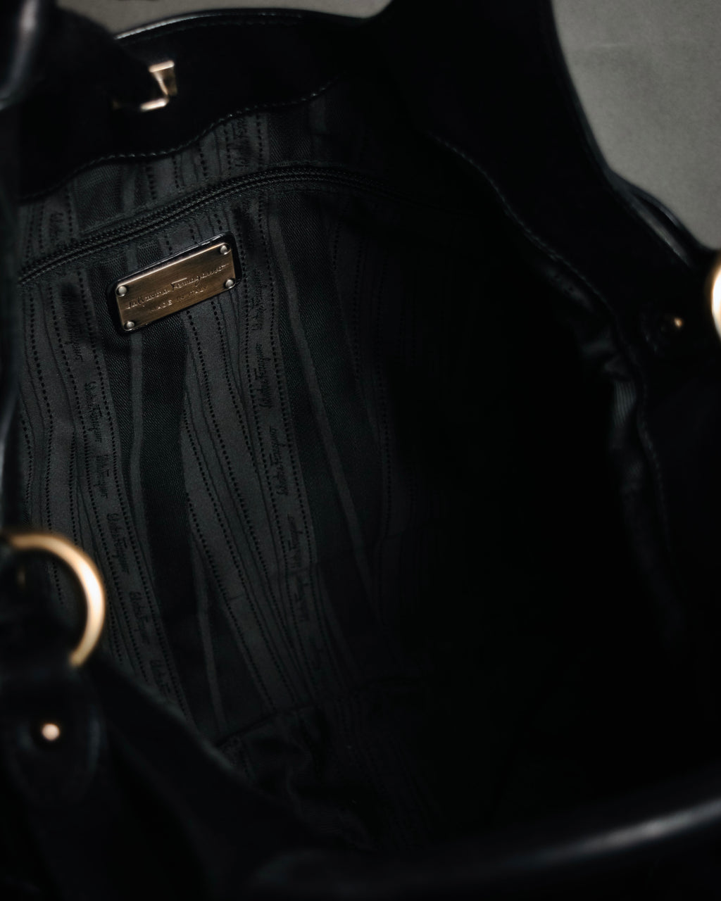 –SPECIAL– "Salvatore Ferragamo"
00’s Gancini ring-gathered nappa 2way bag