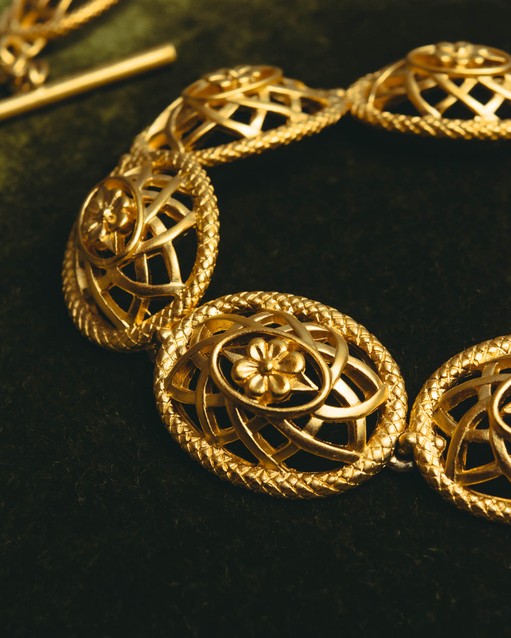 “Nina Ricci” 80’s-90’s floral openwork link necklace