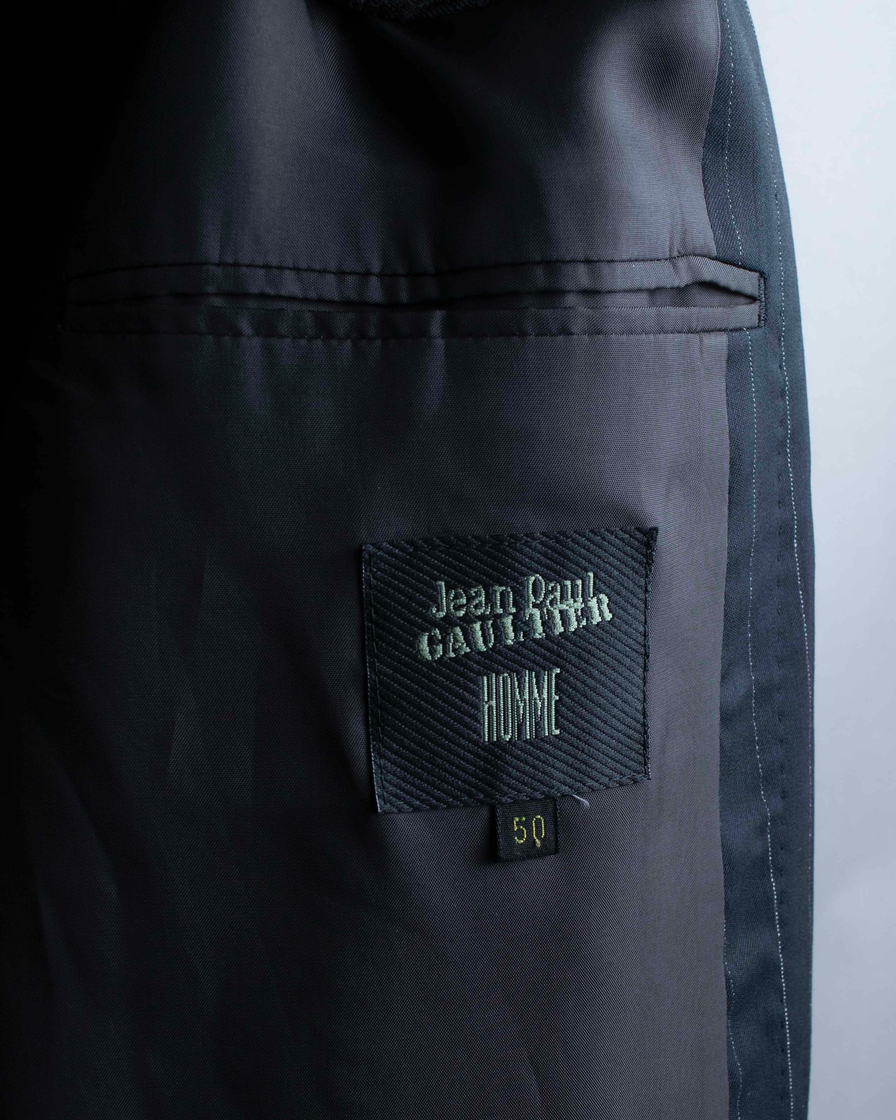 "JEAN PAUL GAULTIER HOMME"
Oversized shadow stripe set up