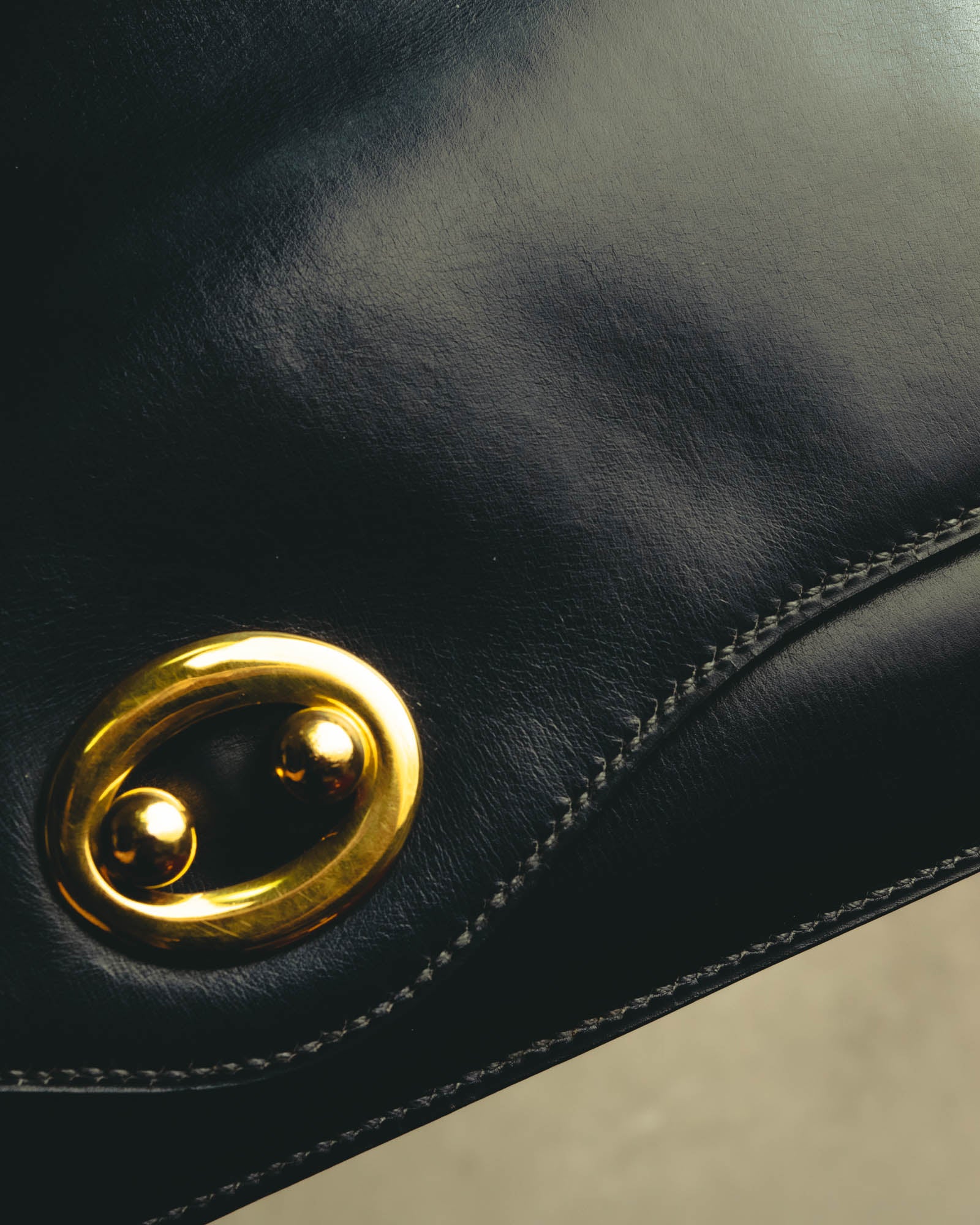 -SPECIAL- “HERMÈS” 50’s-60’s sculptural oval clasp midnight navy leather handbag