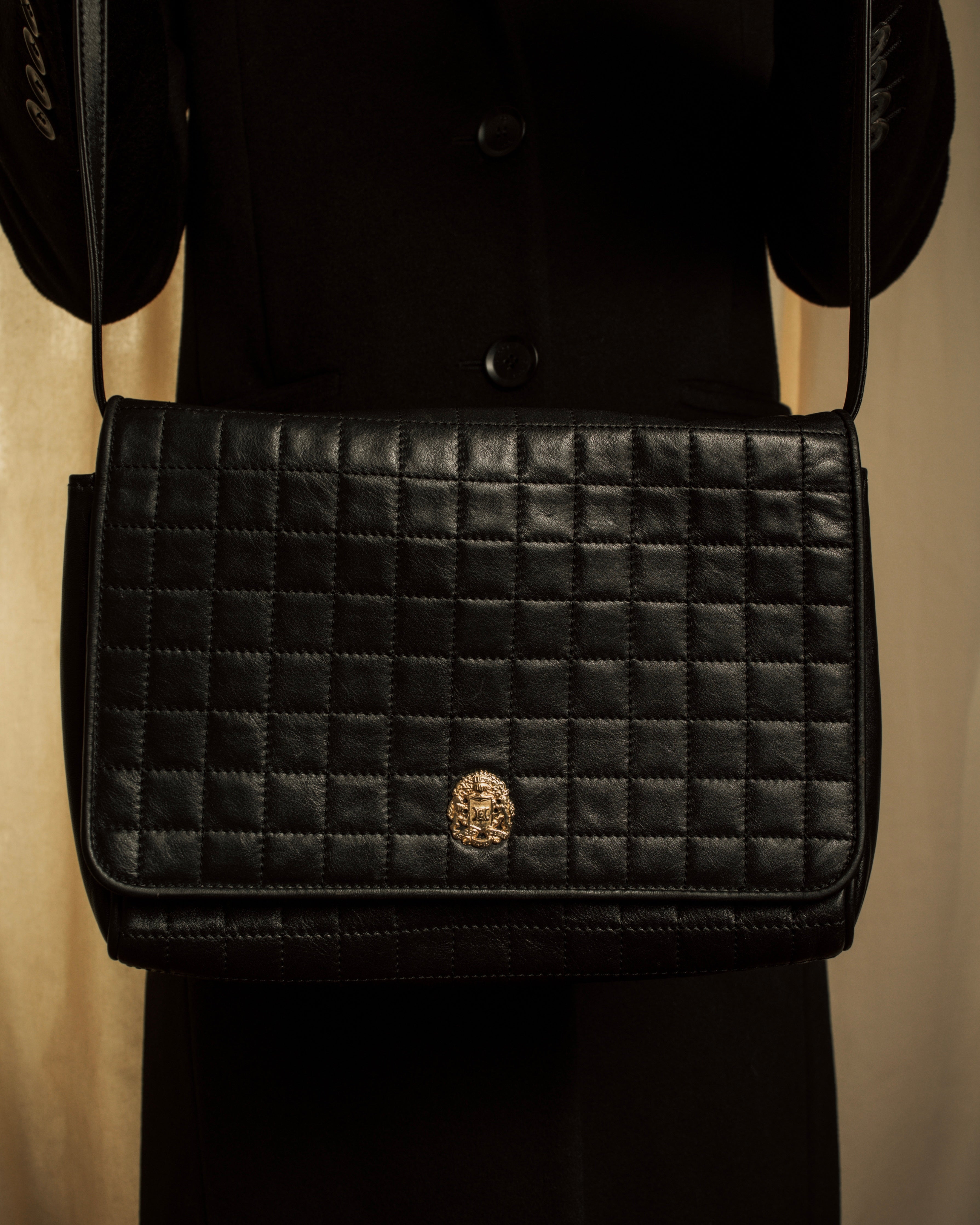"CELINE" 80's-90's Crest metal fittings design quilted leather bag