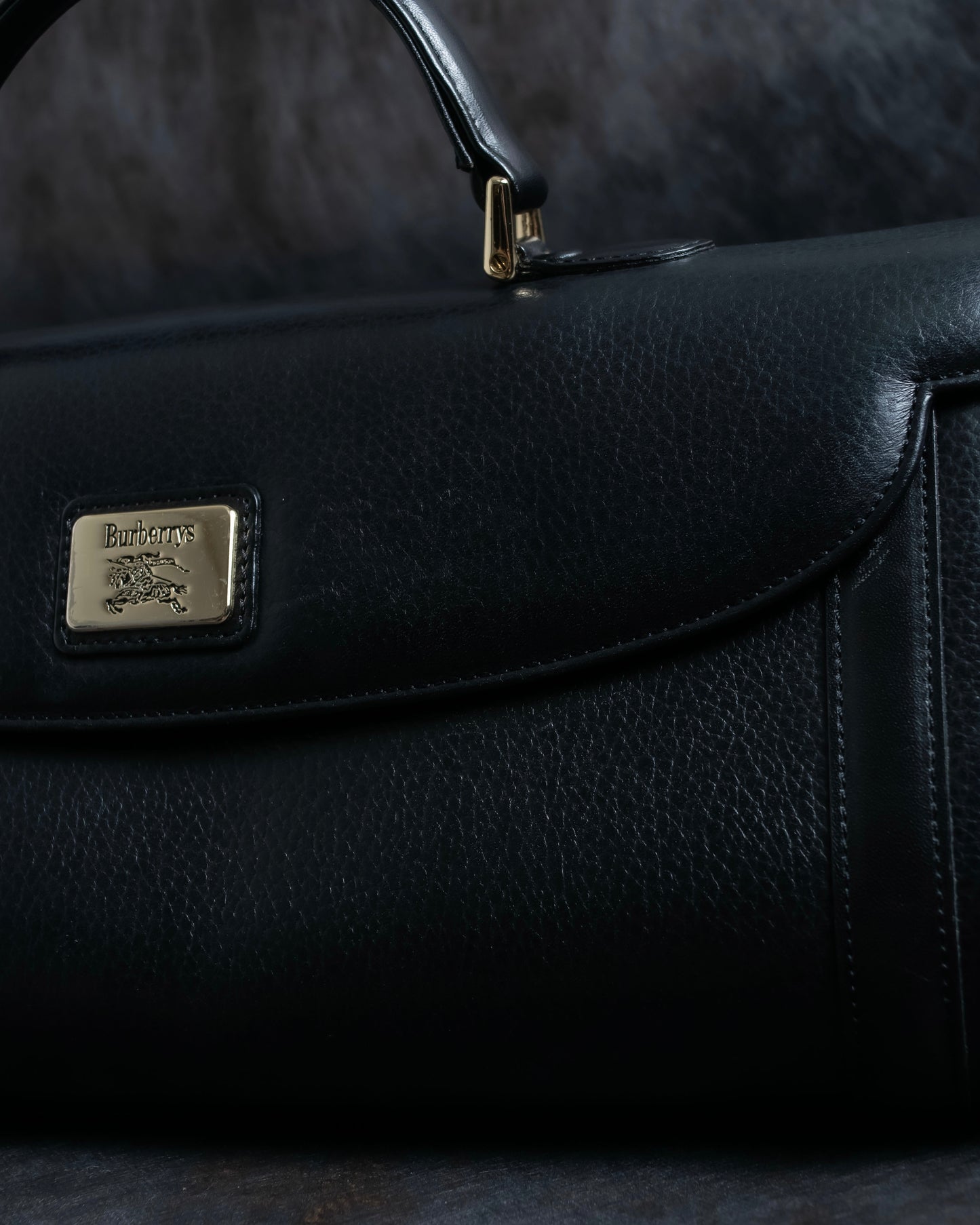 "BURBERRYS" Logo engraved tubular handbag