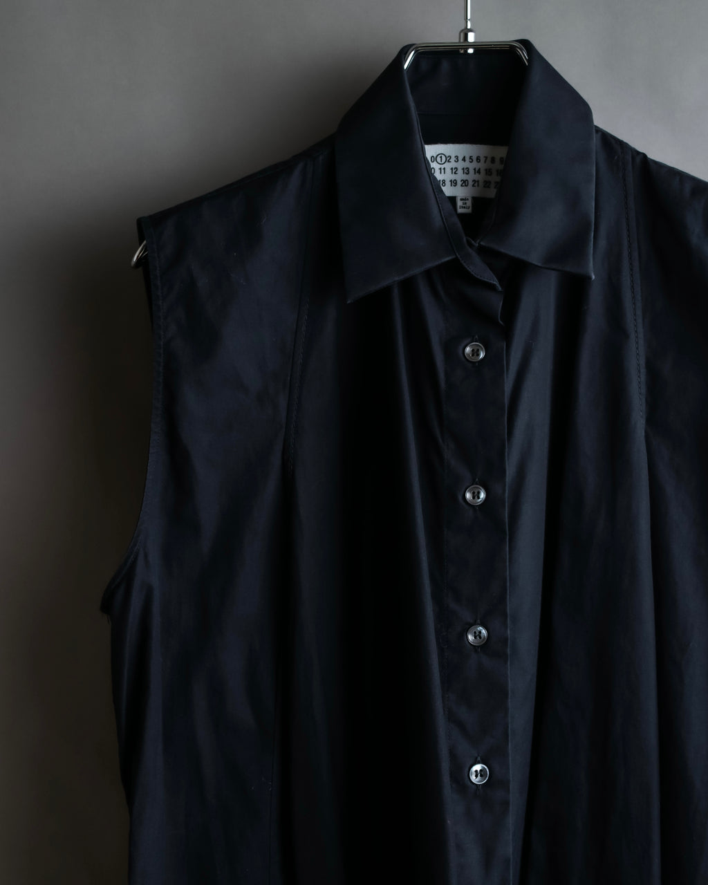 "MAISON MARGIELA" 13SS Panel design sleeveless black shirt