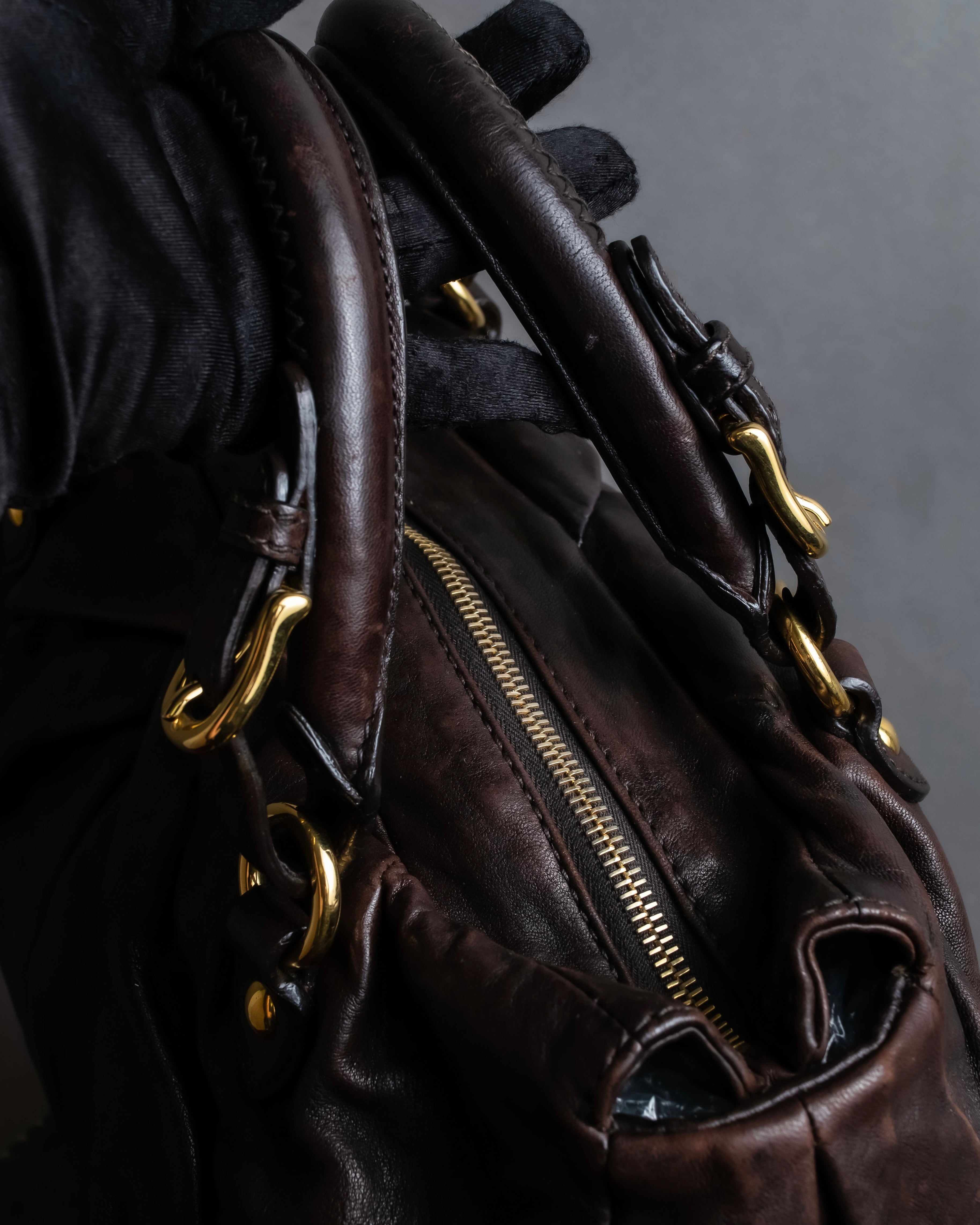 "MIU MIU" Tuck pleat design leather hand bag