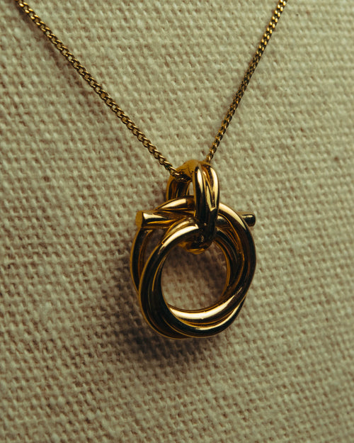 “Ferragamo” 90’s-00’s Interlocking ring pendant necklace