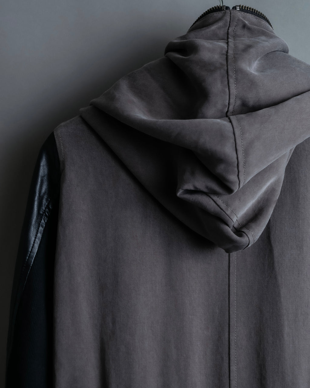 “DOUBLE STANDARD CLOTHING” Designed sleeve hooded middle coat