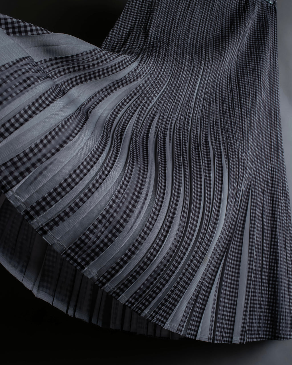 "PLEATS PLEASE ISSEY MIYAKE"
Gingham check sheer combination pleated skirt