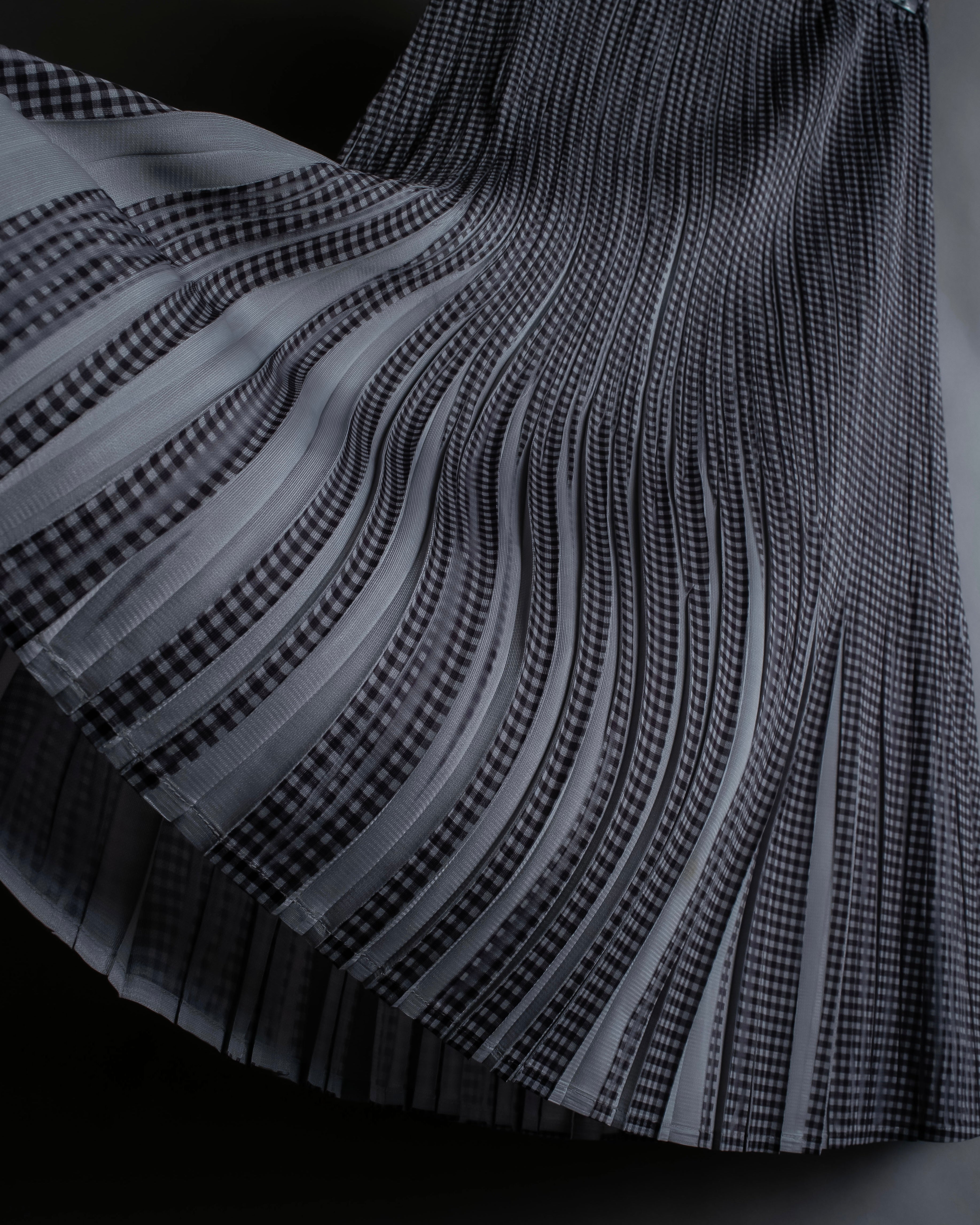 "PLEATS PLEASE ISSEY MIYAKE"
Gingham check sheer combination pleated skirt