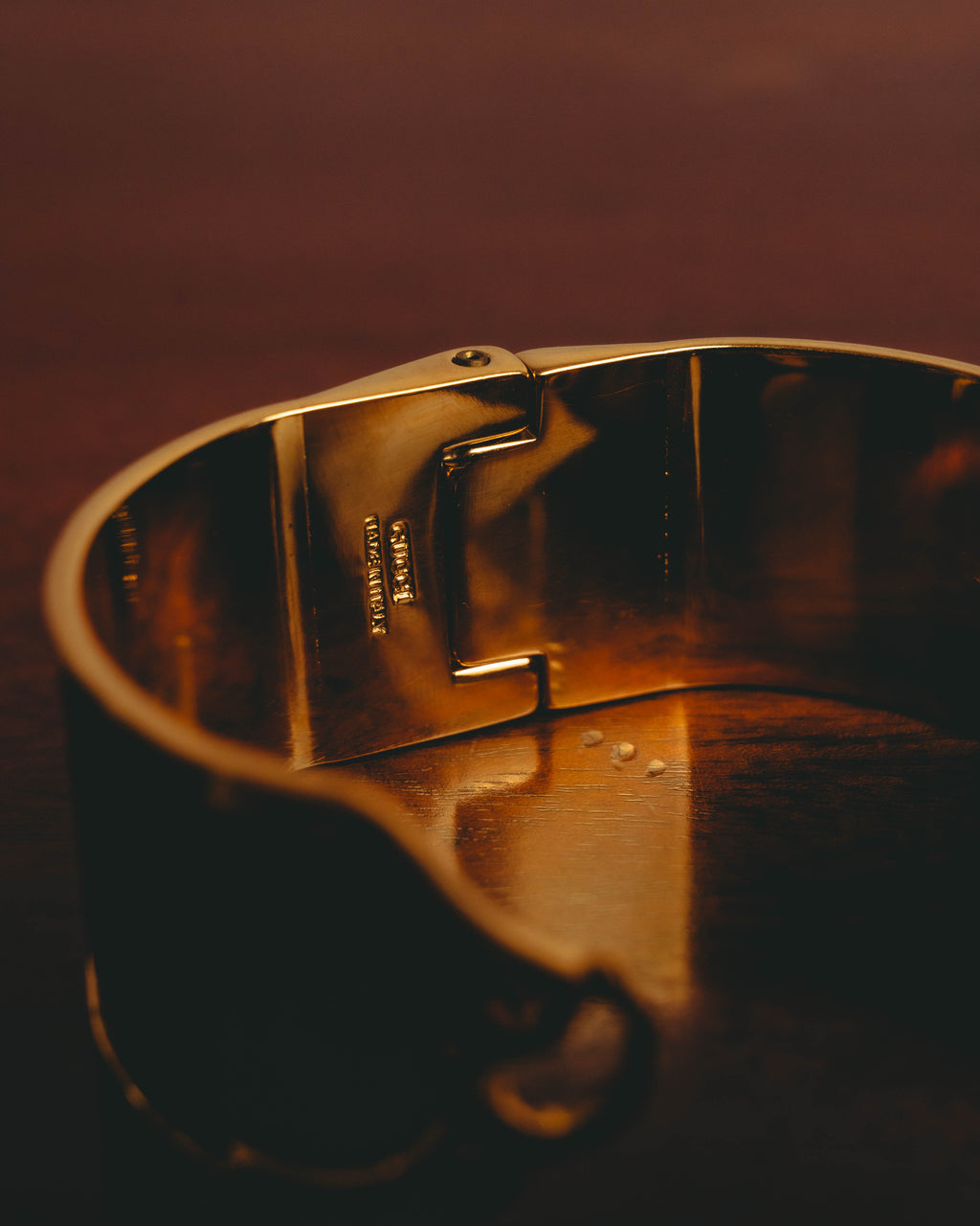 “GUCCI” 90’s-00’s Lizard-embossed leather horsebit cuff bracelet