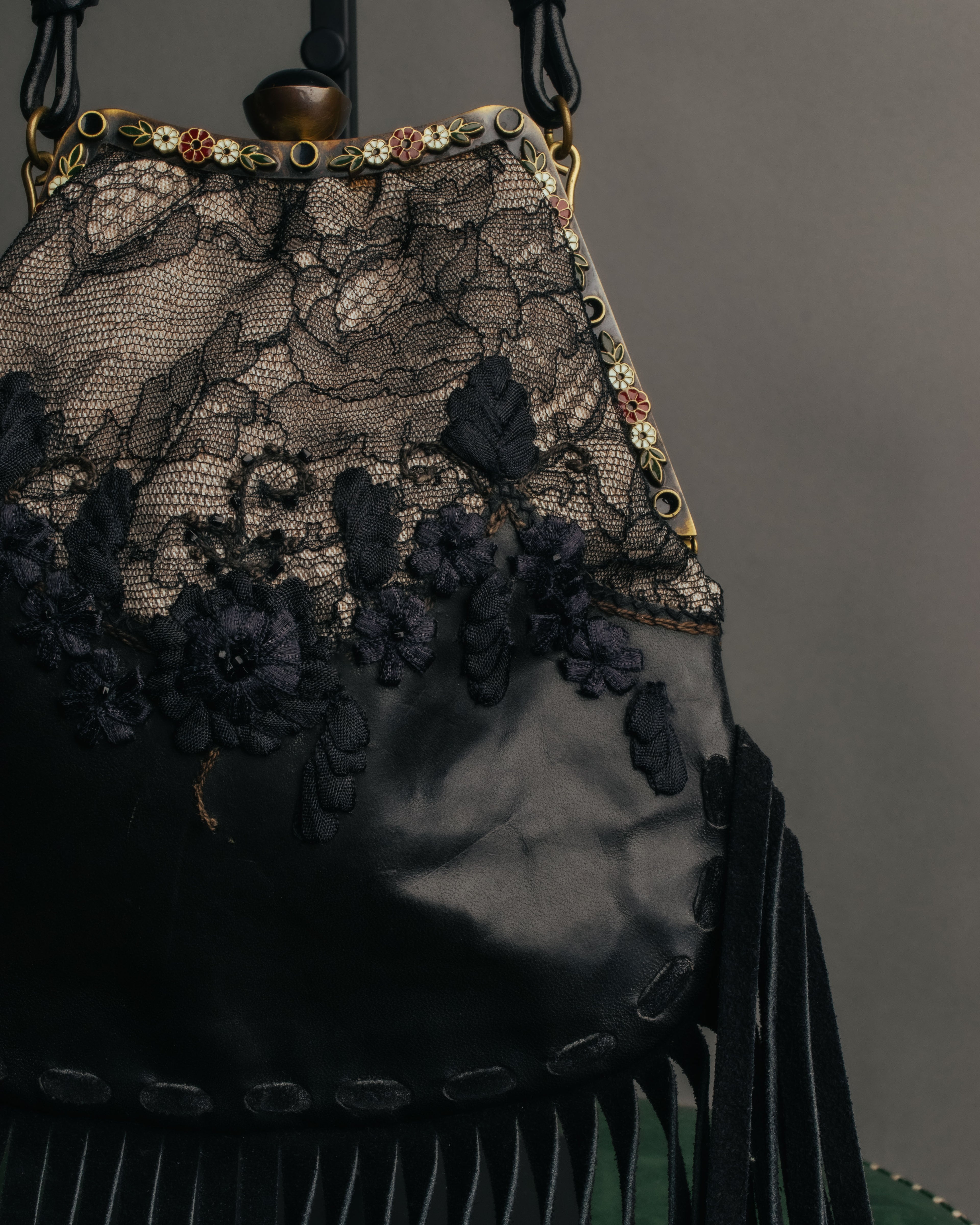-SPECIAL- “VALENTINO GARAVANI” 2014-2016 lace embellished fringe frame bag