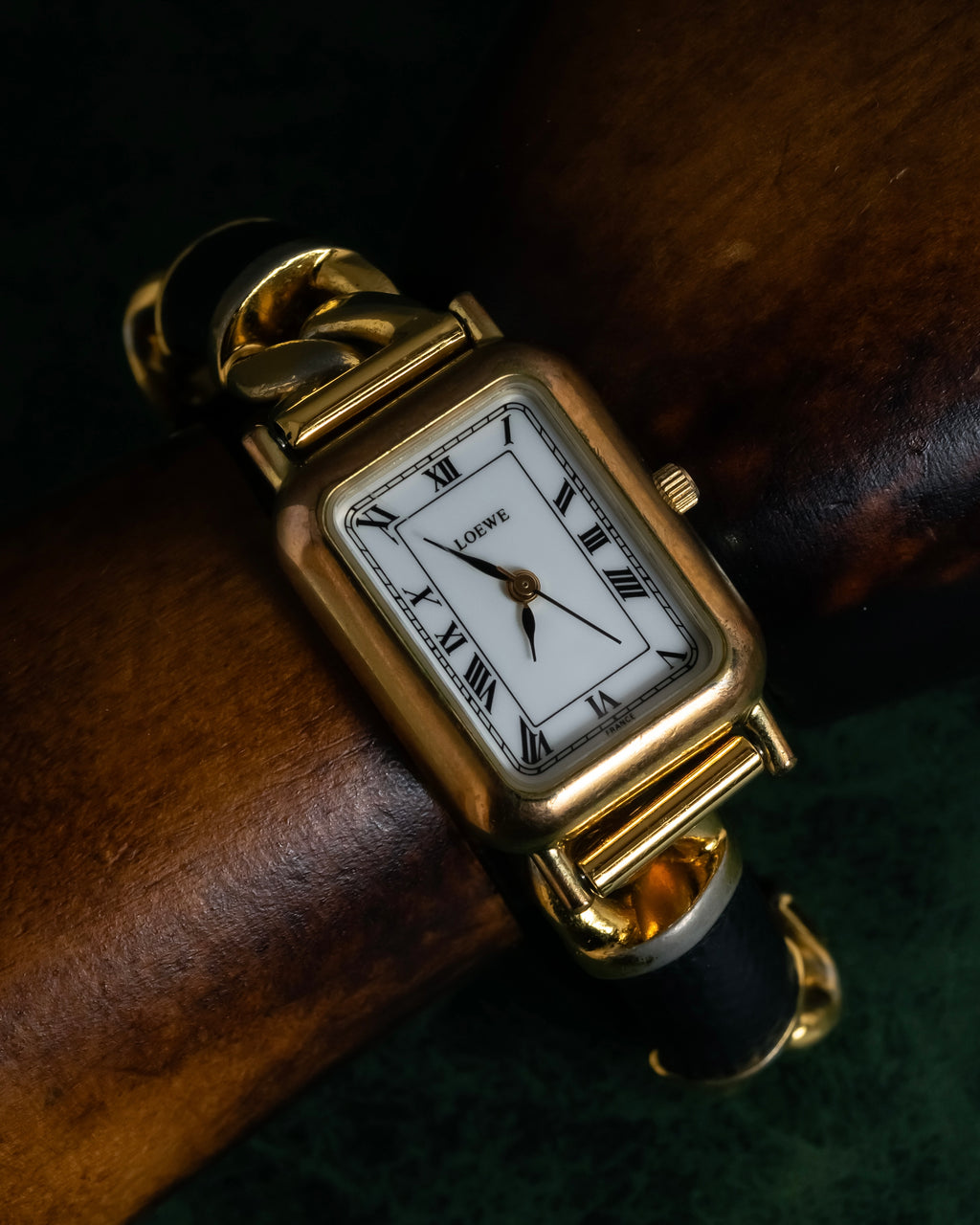 "LOEWE" 90's Square forum relief design watch