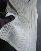 "PLEATS PLEASE ISSEY MIYAKE" Off-white tank top