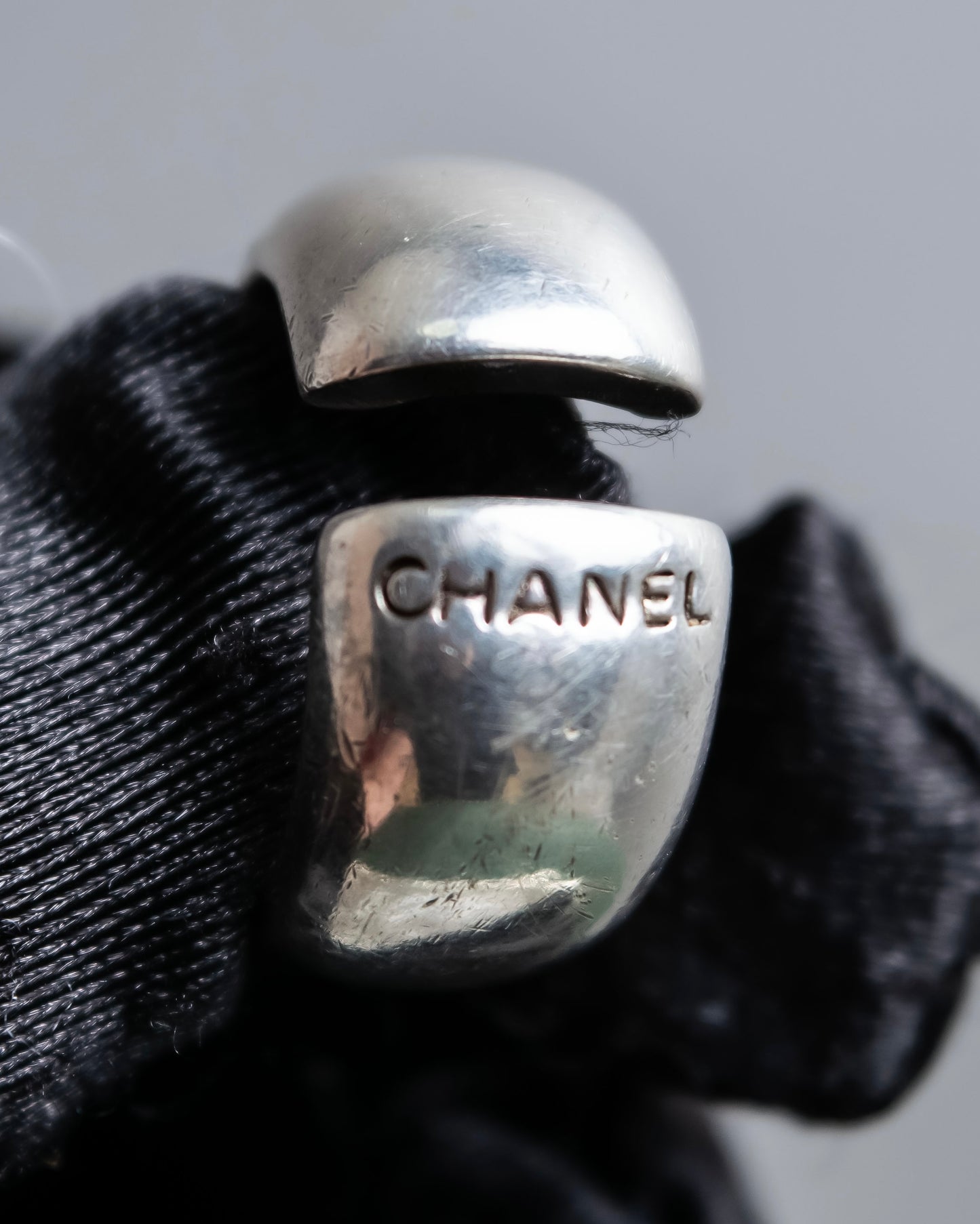 "CHANEL" Beautiful curves engraved logo silver ring