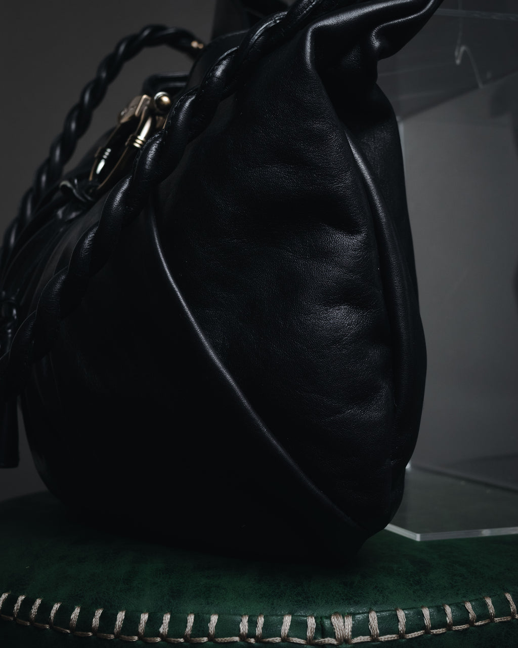 –SPECIAL– "Salvatore Ferragamo"
00’s Gancini gathered leather hobo bag