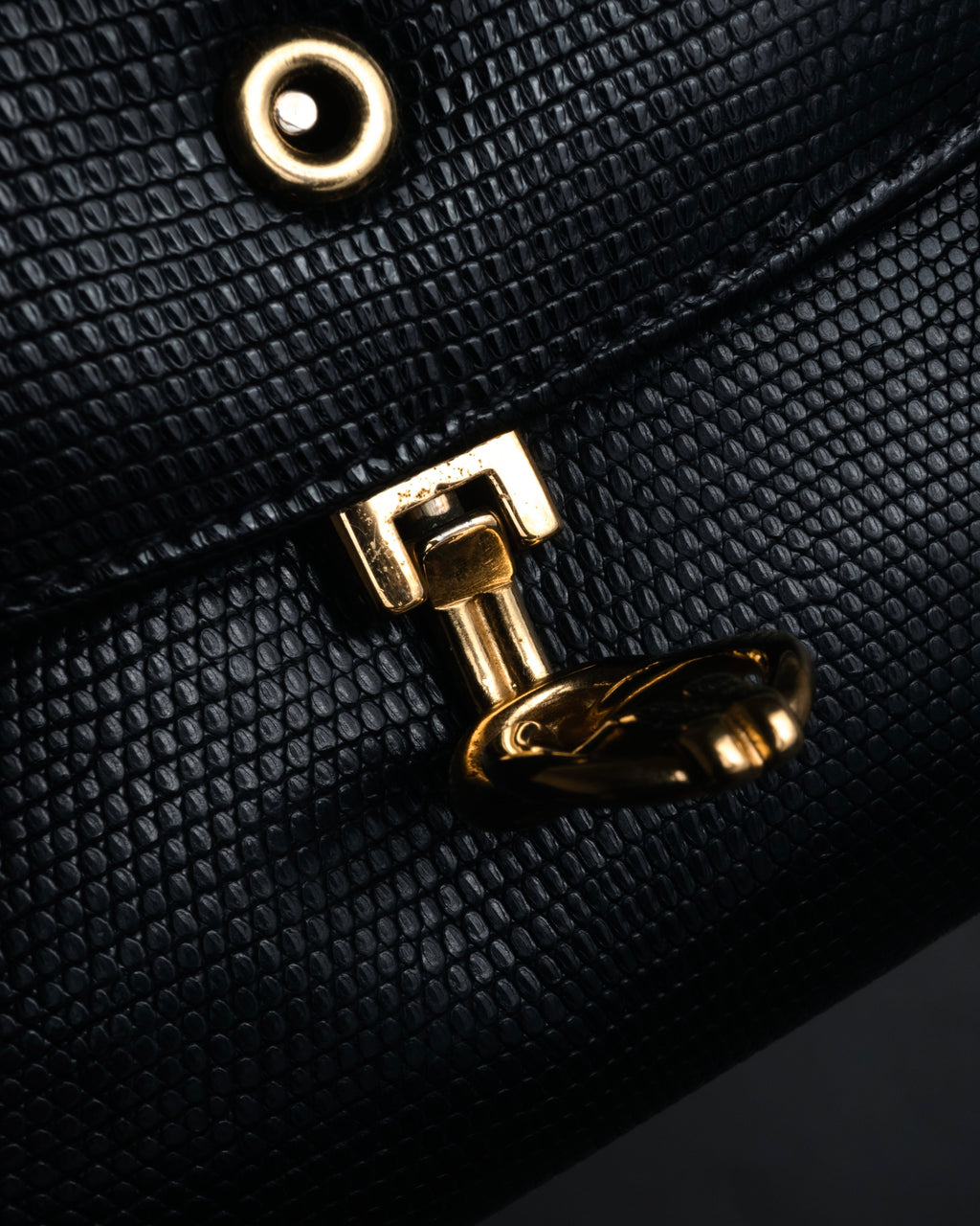 –SPECIAL– “GUCCI” 80’s crest chain shoulder bag