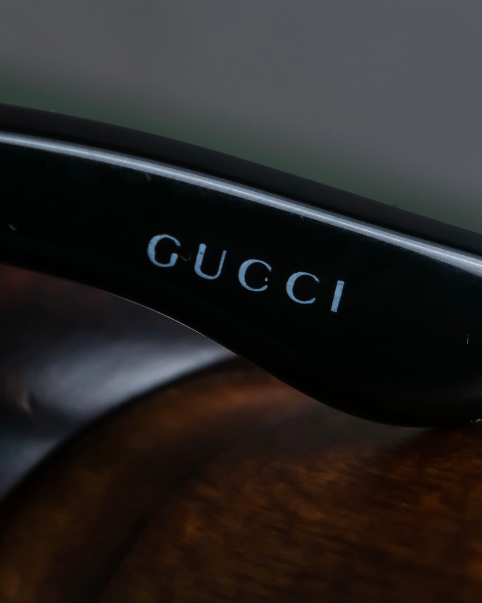 "GUCCI" Butterfly frame GG logo engraved sunglasses