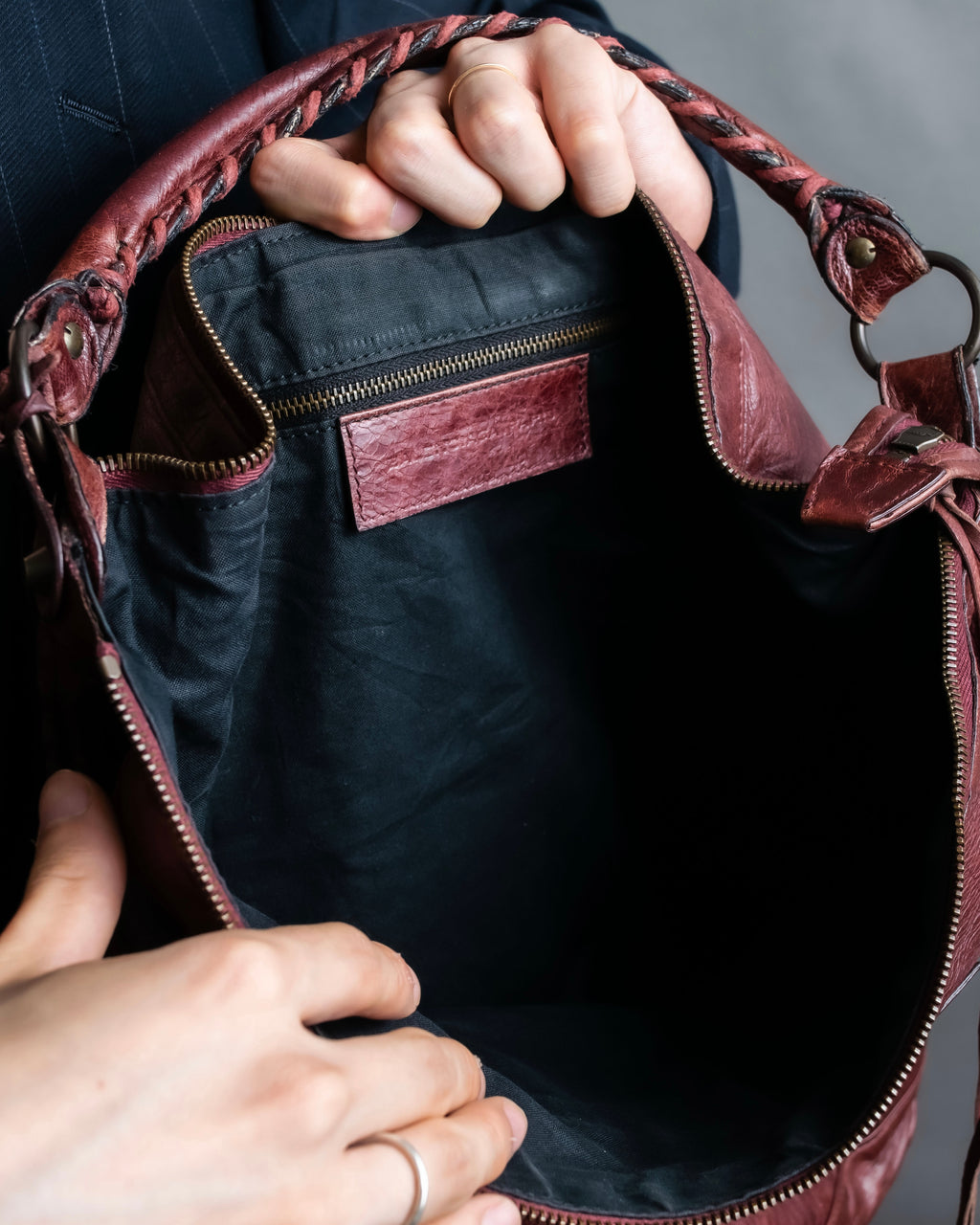 “BALENCIAGA” The Day leather one shoulder bag (burgundy)