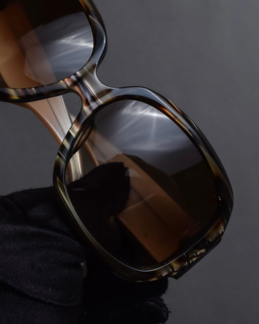 "Christian Dior" Tortoiseshell buckle detail sunglasses