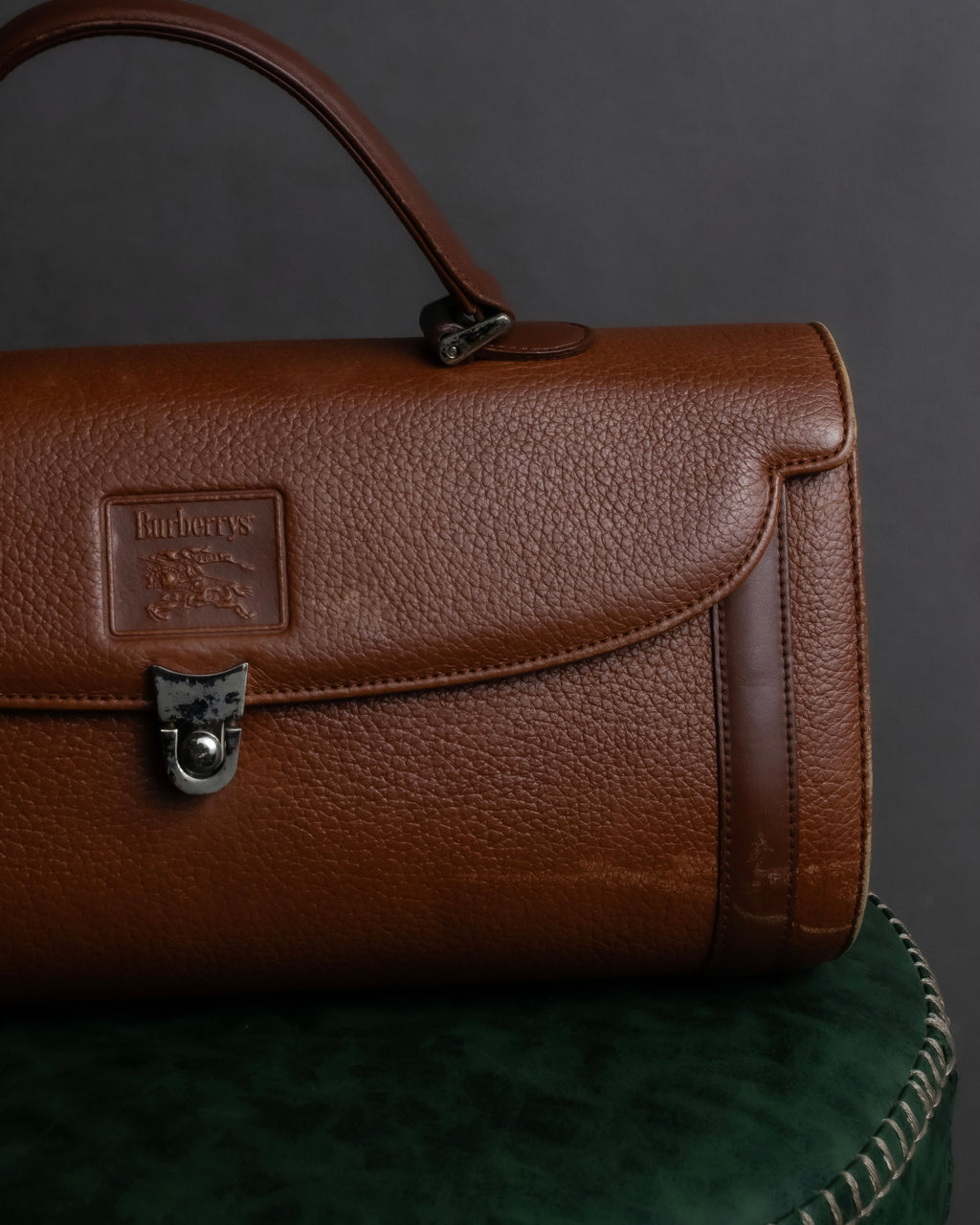 "BURBERRYS" Horizontal design camel grained leather bag