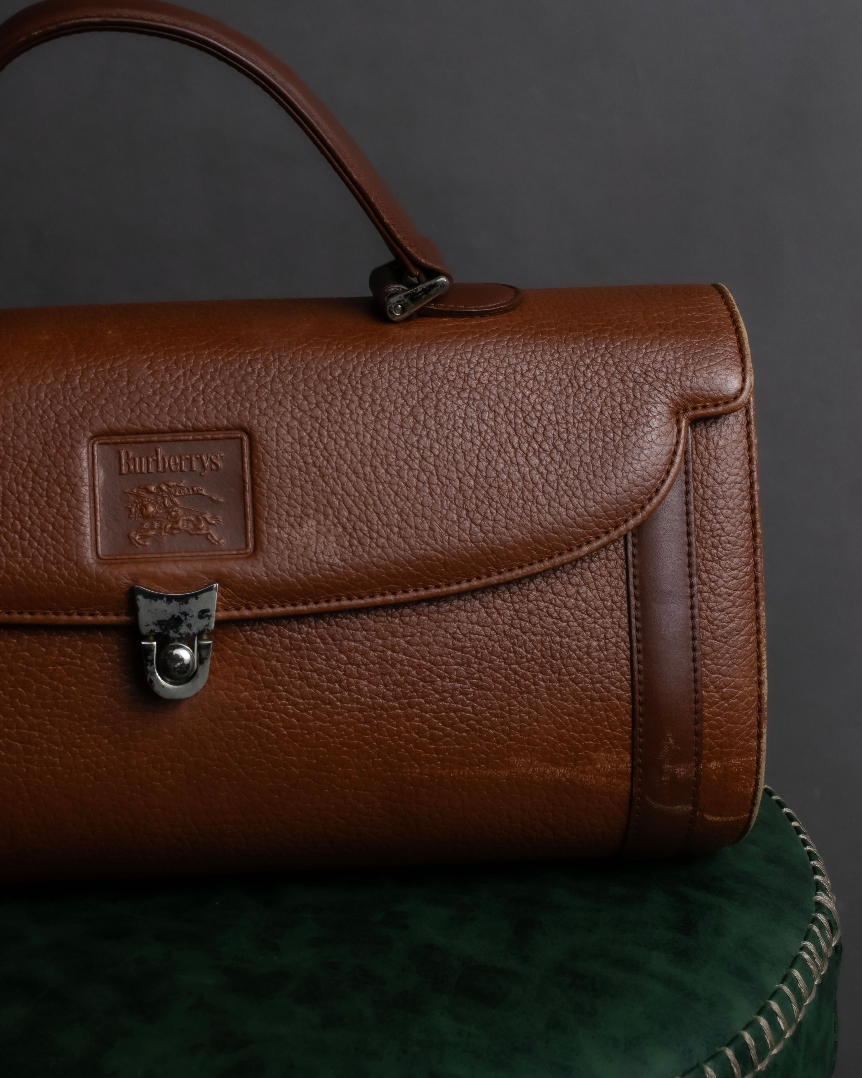 "BURBERRYS" Horizontal design camel grained leather bag