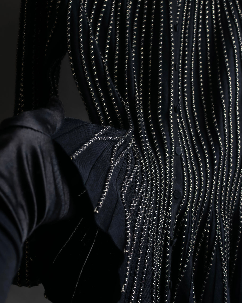 "Alexandar McQueen" Waist-shape detail vertical stitch cardigan