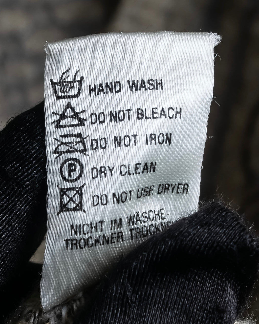 "Vintage geometric pattern V-neck knit"