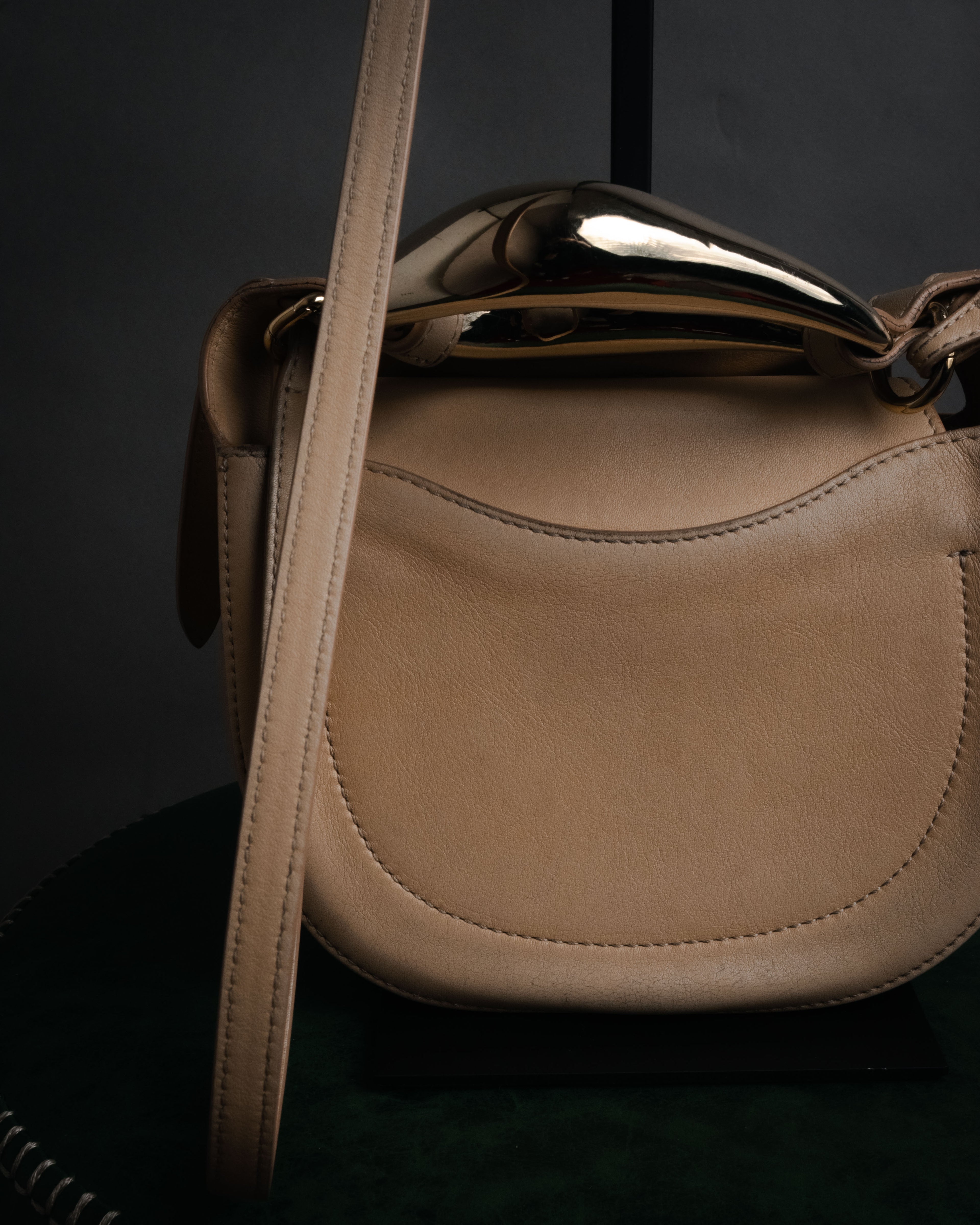 “Chloé” 2021 Kiss handle leather bag