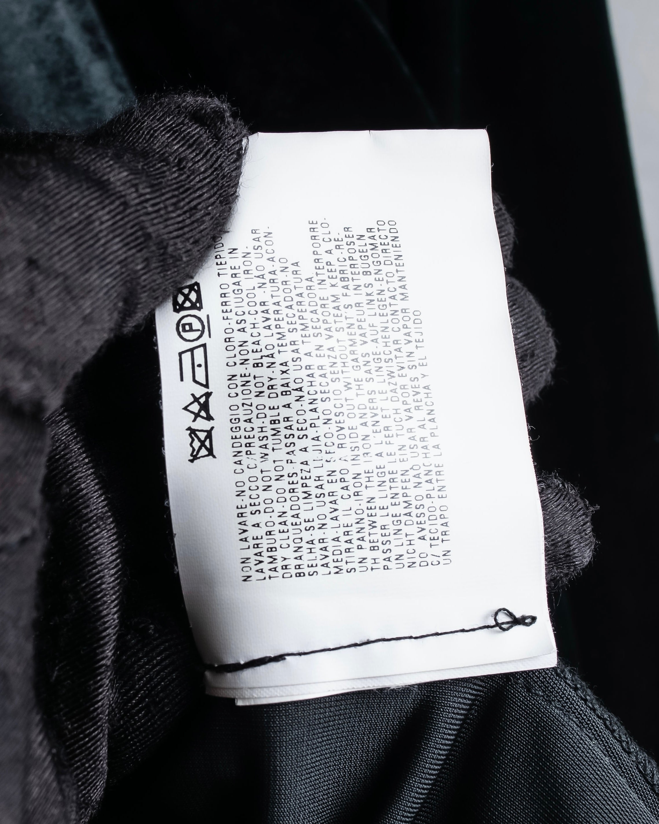 "ARMANI COLLEZIONI" Satin switched design velvet jacket