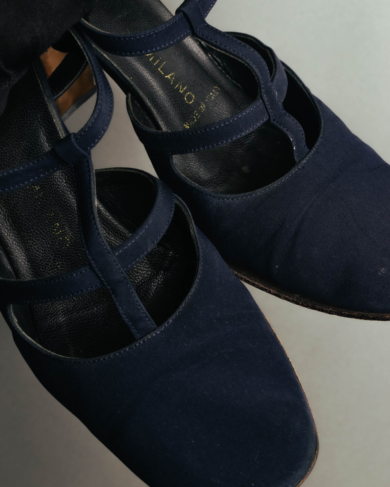 "PRADA" 90's-00's Dark navy t-strap pumps