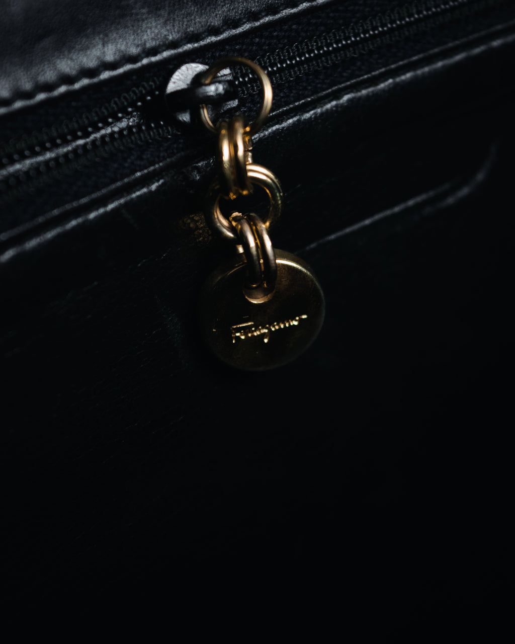 "Salvatore Ferragamo" 90’s Iconic gancini chain shoulder bag