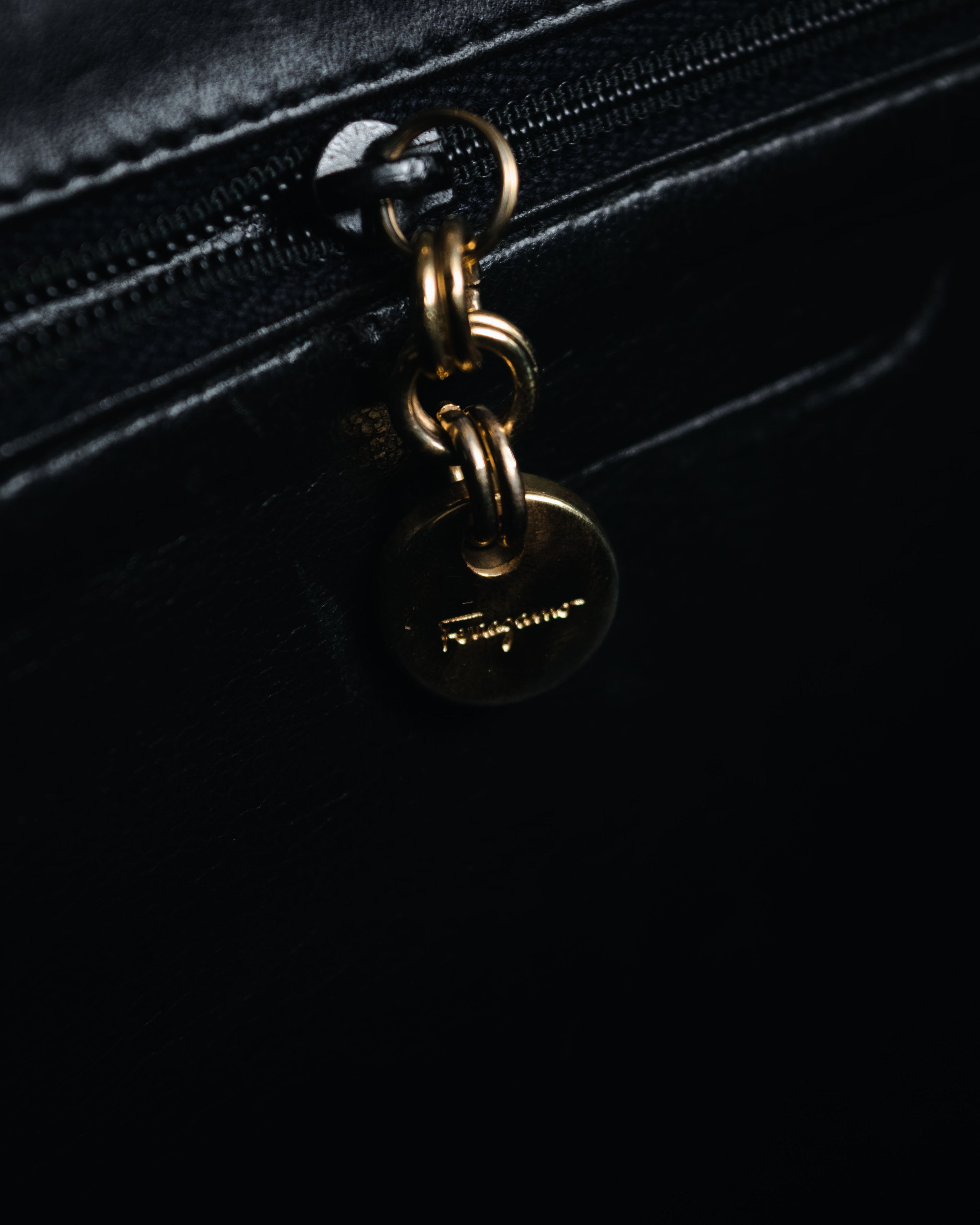 "Salvatore Ferragamo" 90’s Iconic gancini chain shoulder bag