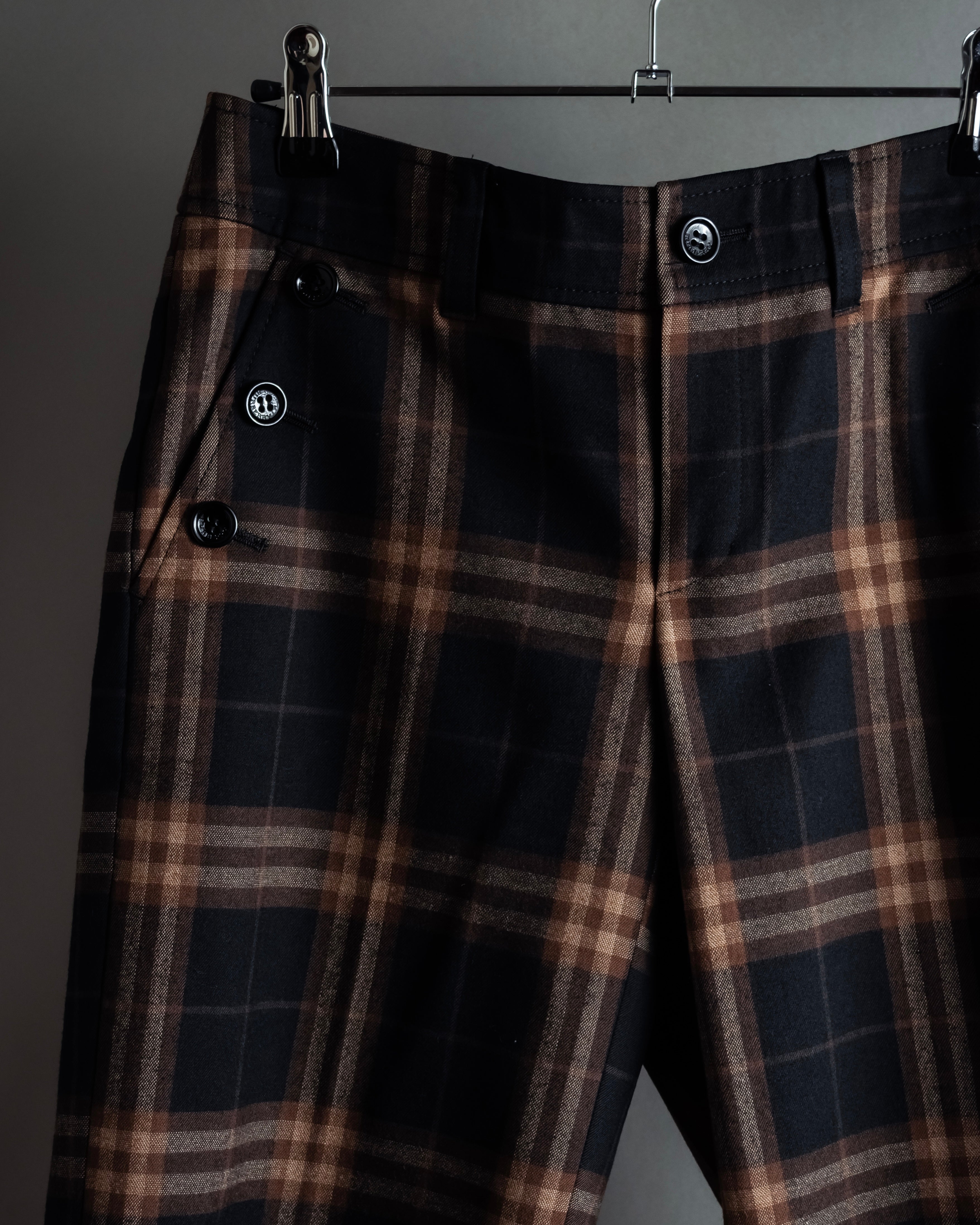"BURBERRY" Decorative button design check pattern short pants