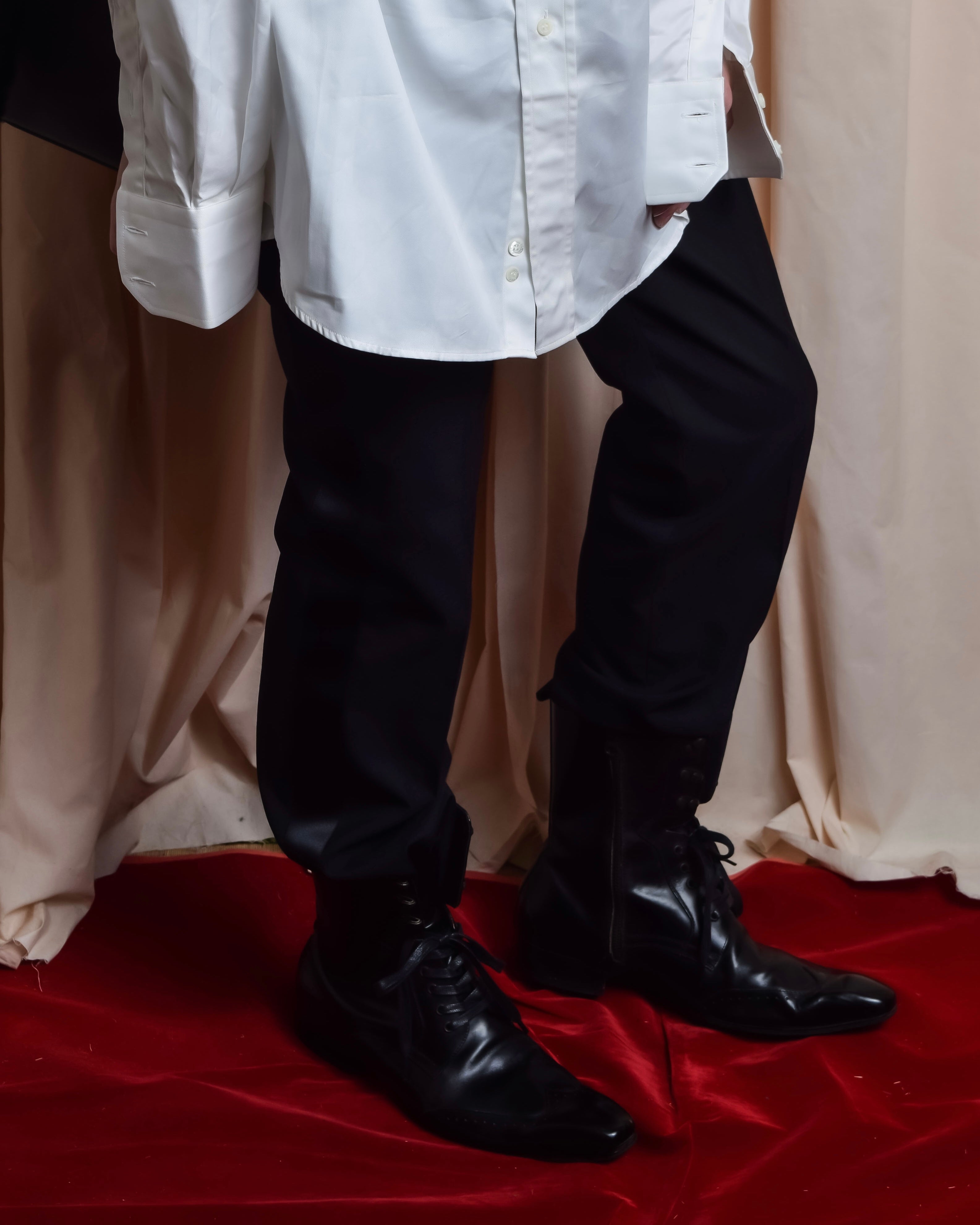 "sacai" Satin line design tapered slacks