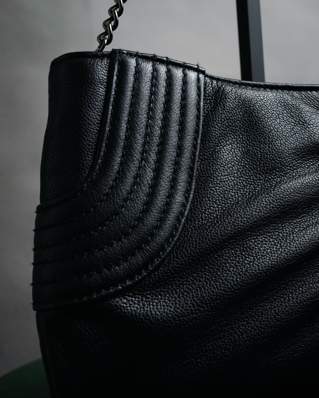 “Salvatore Ferragamo” 2000’s Gathered leather chain shoulder bag