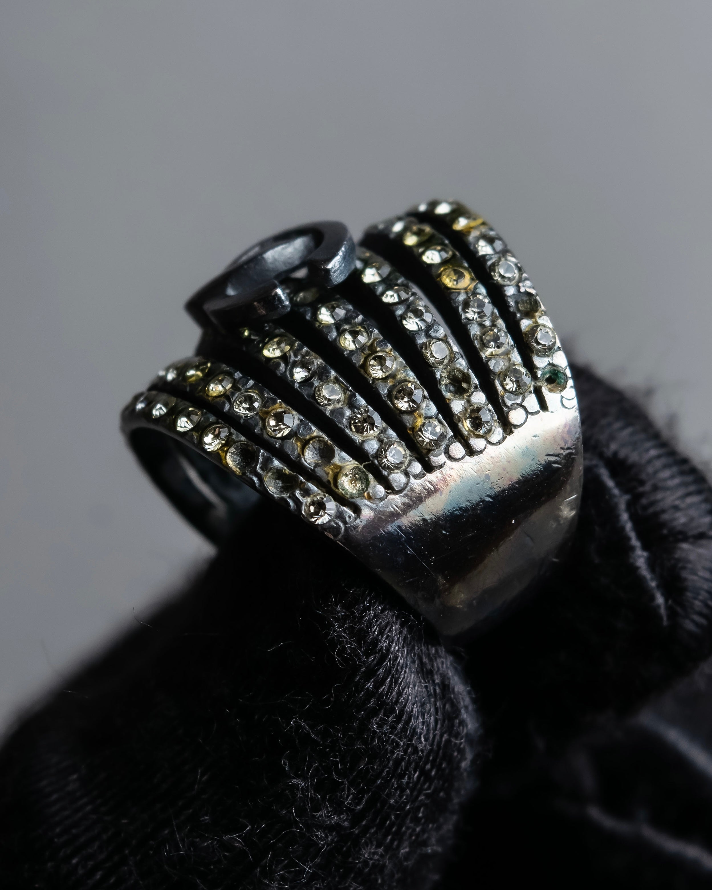 "CHANEL" 97AW Karl Lagerfeld double C logo rhinestone design ring