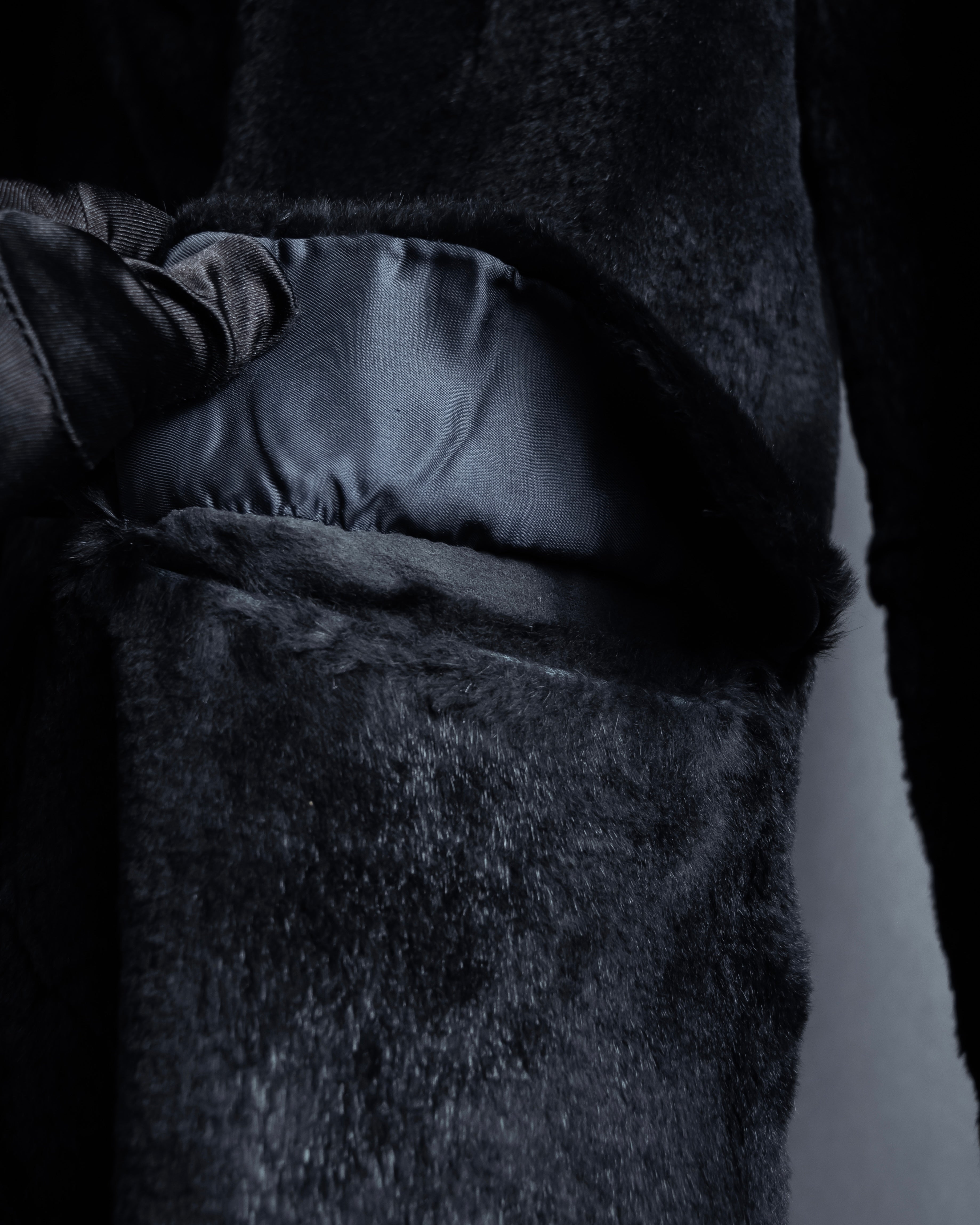 -SPECIAL- "Salvatore Ferragamo"
90's-00's A neat silhouette 100% lapin fur coat