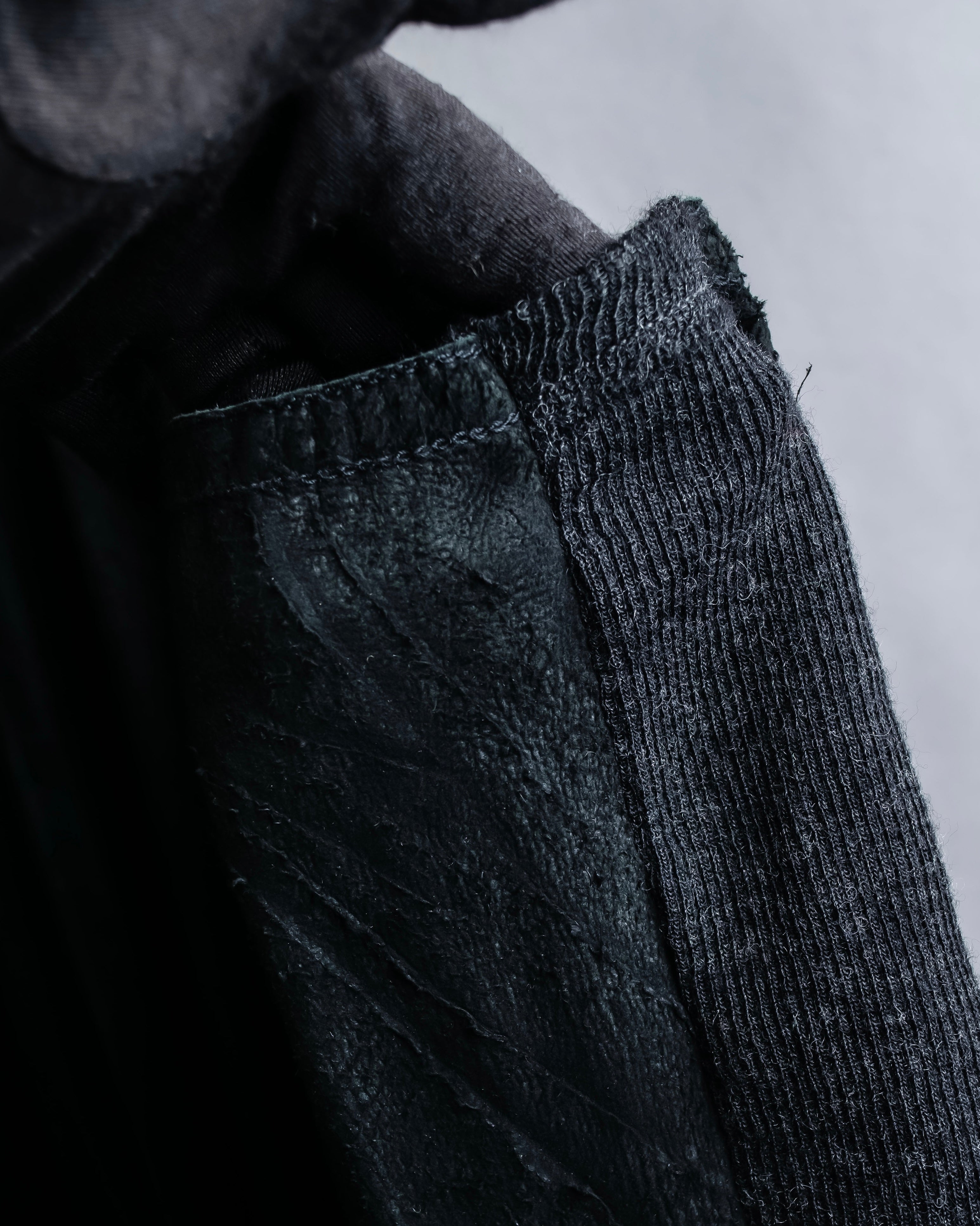 "ISAAC SELLAM" Cut-off design belted leather jacket