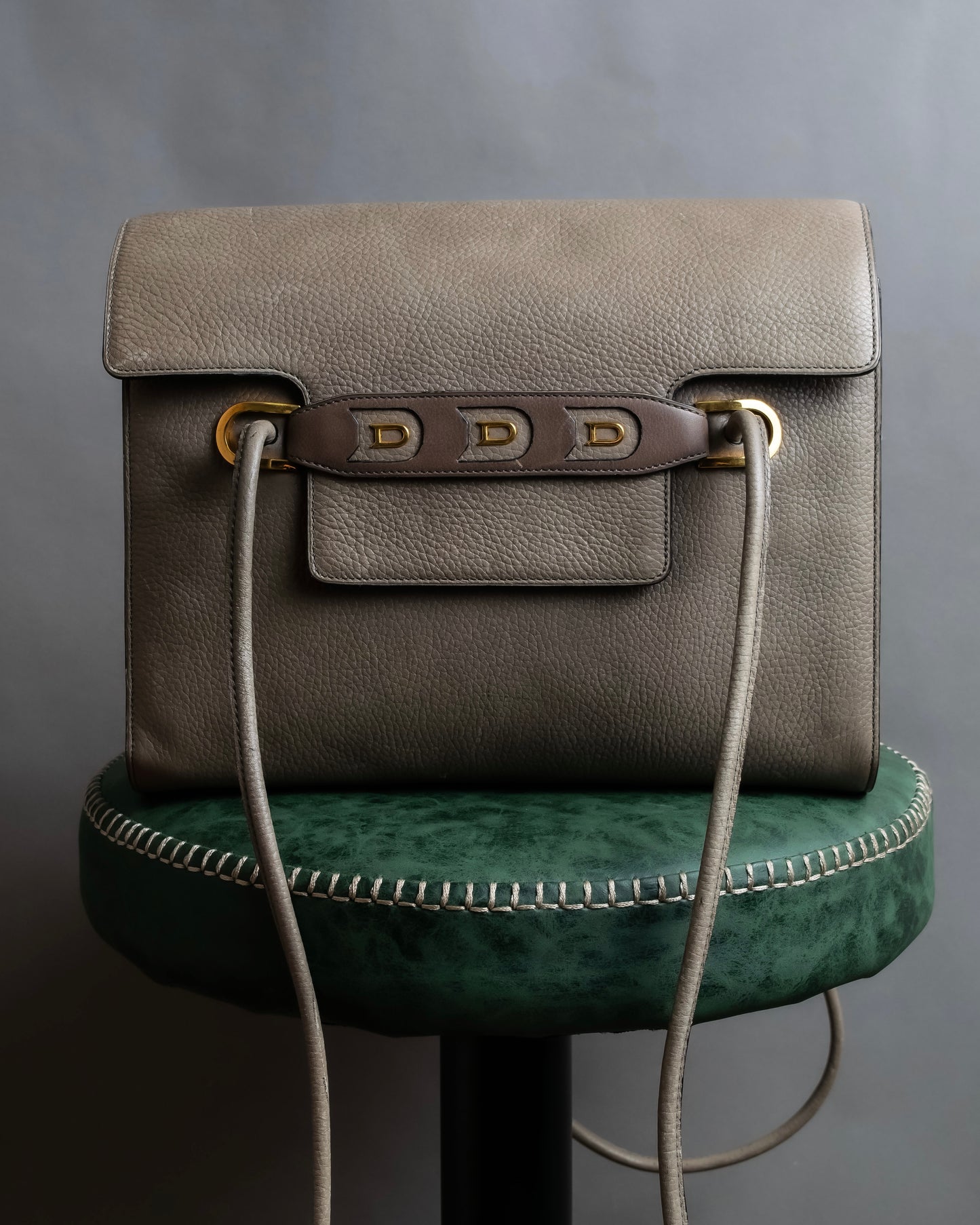 "Delvaux" Front D metal charm design horizontal leather shoulder bag