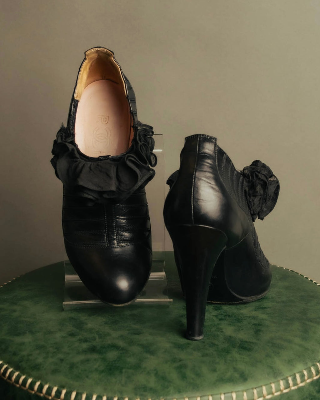 -SPECIAL- “CHANEL“ 2005-06 Paris-New York ruffle leather pumps