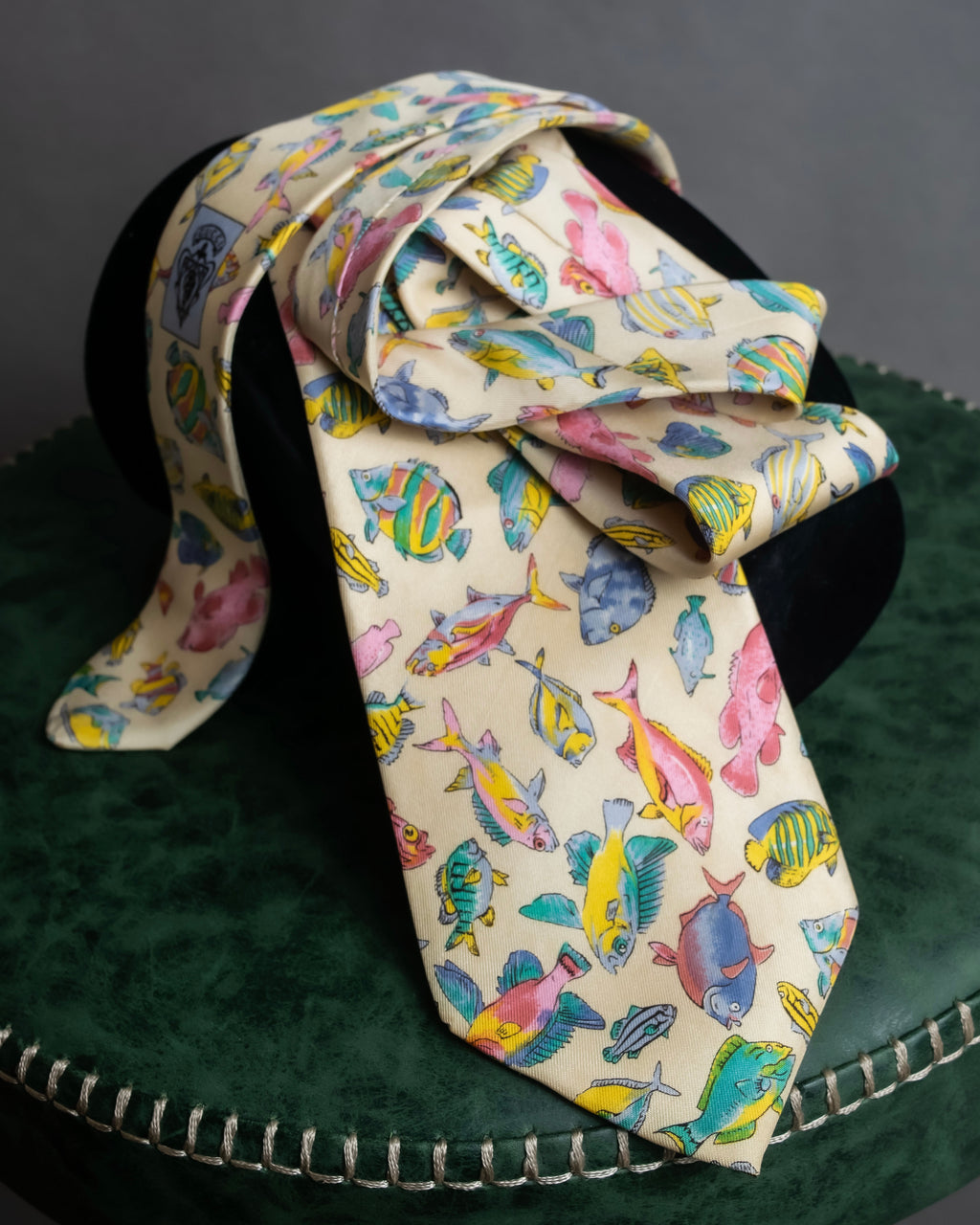 "GUCCI" Colorful fish motif silk neck tie