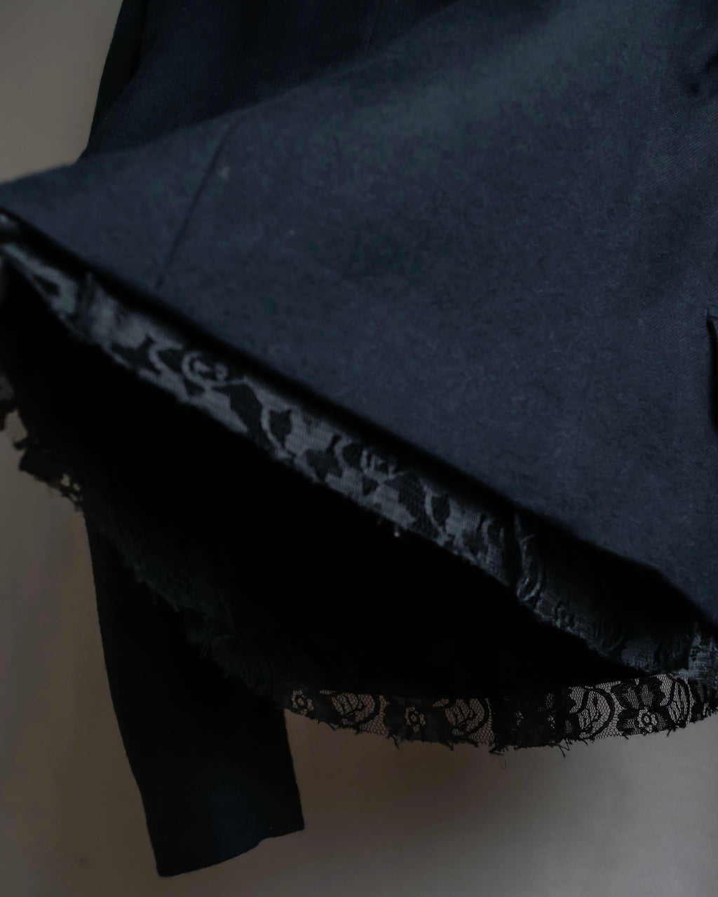 "tricot COMME des GARCONS" 
2001AW Lace-switched design tailored jacket