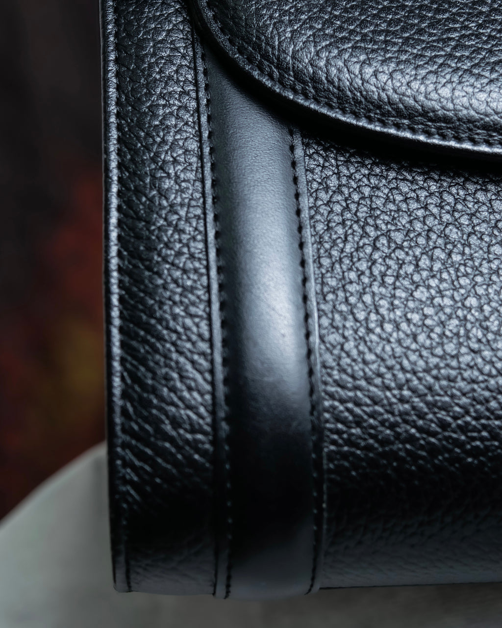 "BURBERRYS" Cylinder shaped leather one handle bag