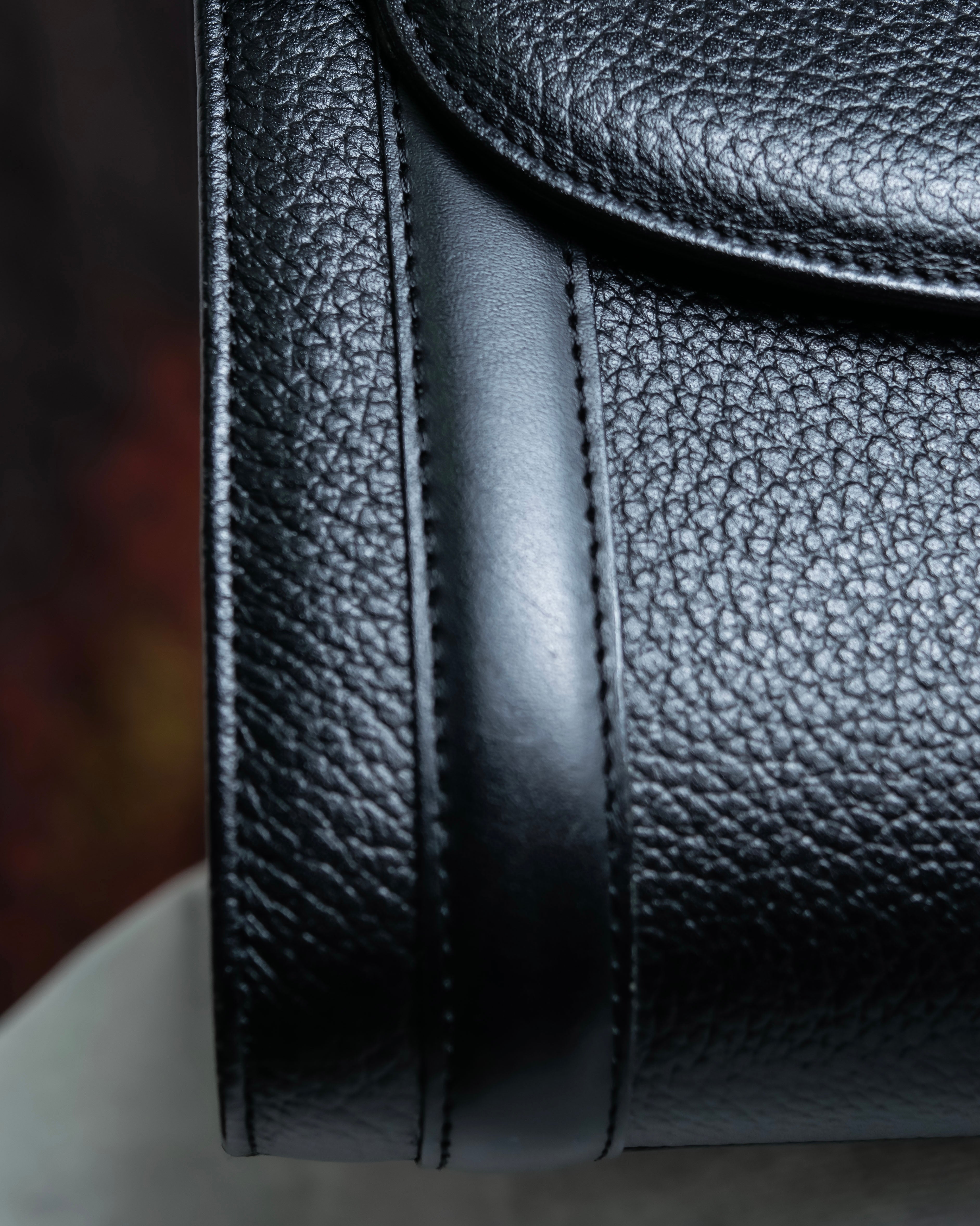 "BURBERRYS" Cylinder shaped leather one handle bag