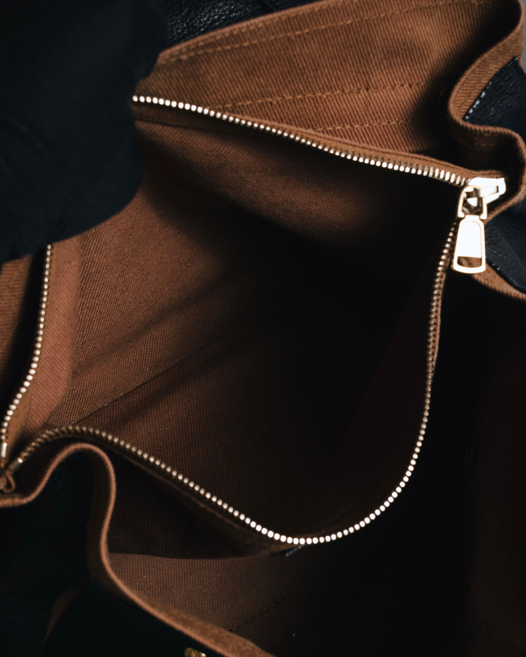 "YVES SAINT LAURENT" 2008-2012 Muse to icon clasp leather and canvas top handle bag