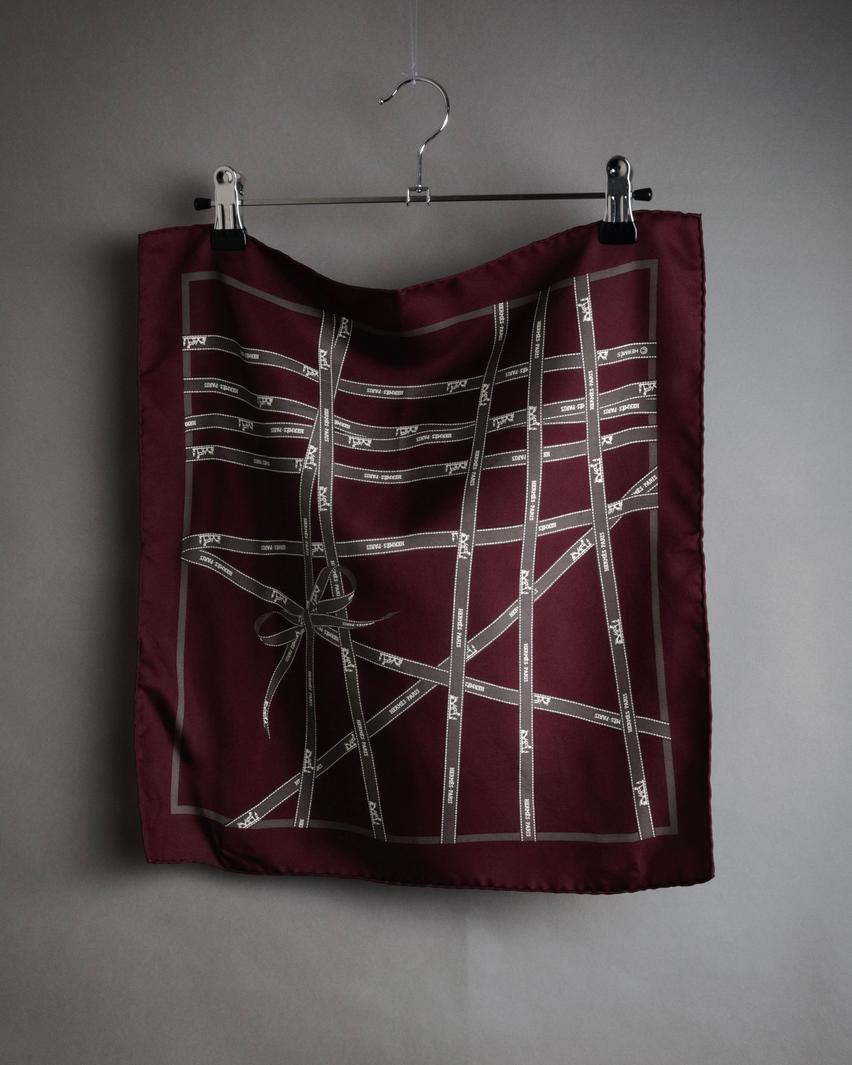 “HERMÈS” 2002-2009 Bolduc silk carré scarf