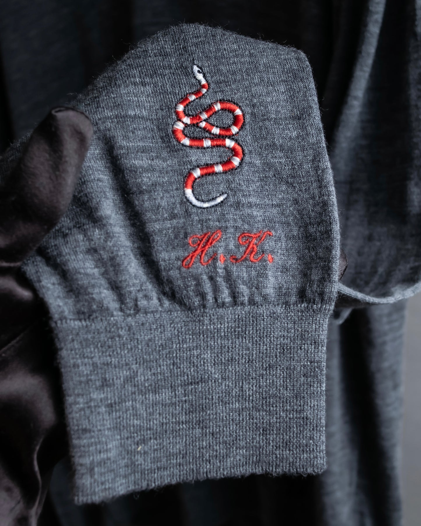 "GUCCI" Embroidered design V neck high gauge knit