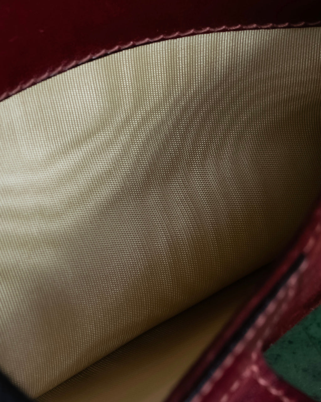 "GUCCI" Aristocratic crest charm suede shoulder bag