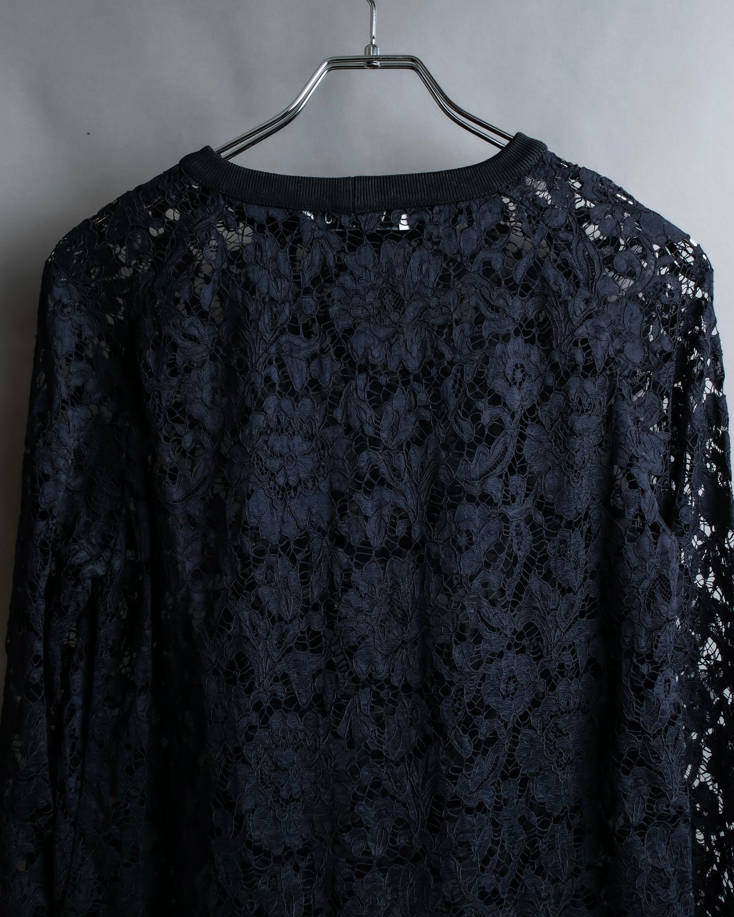 "VALENTINO" Floral lace design trimmed pullover