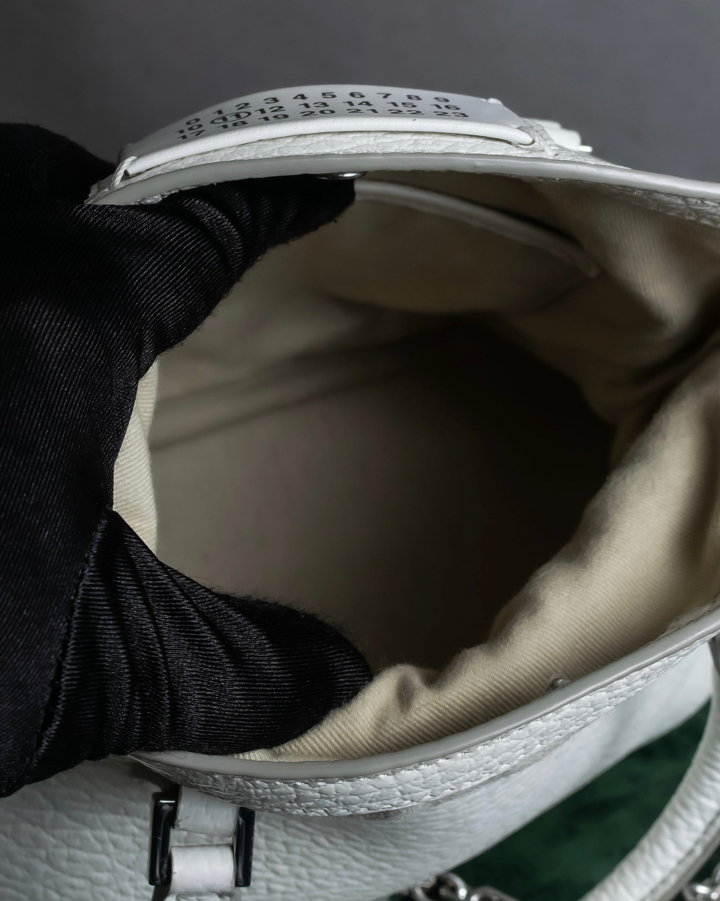 "MAISON MARGIELA" 5AC small white color 2way leather bag